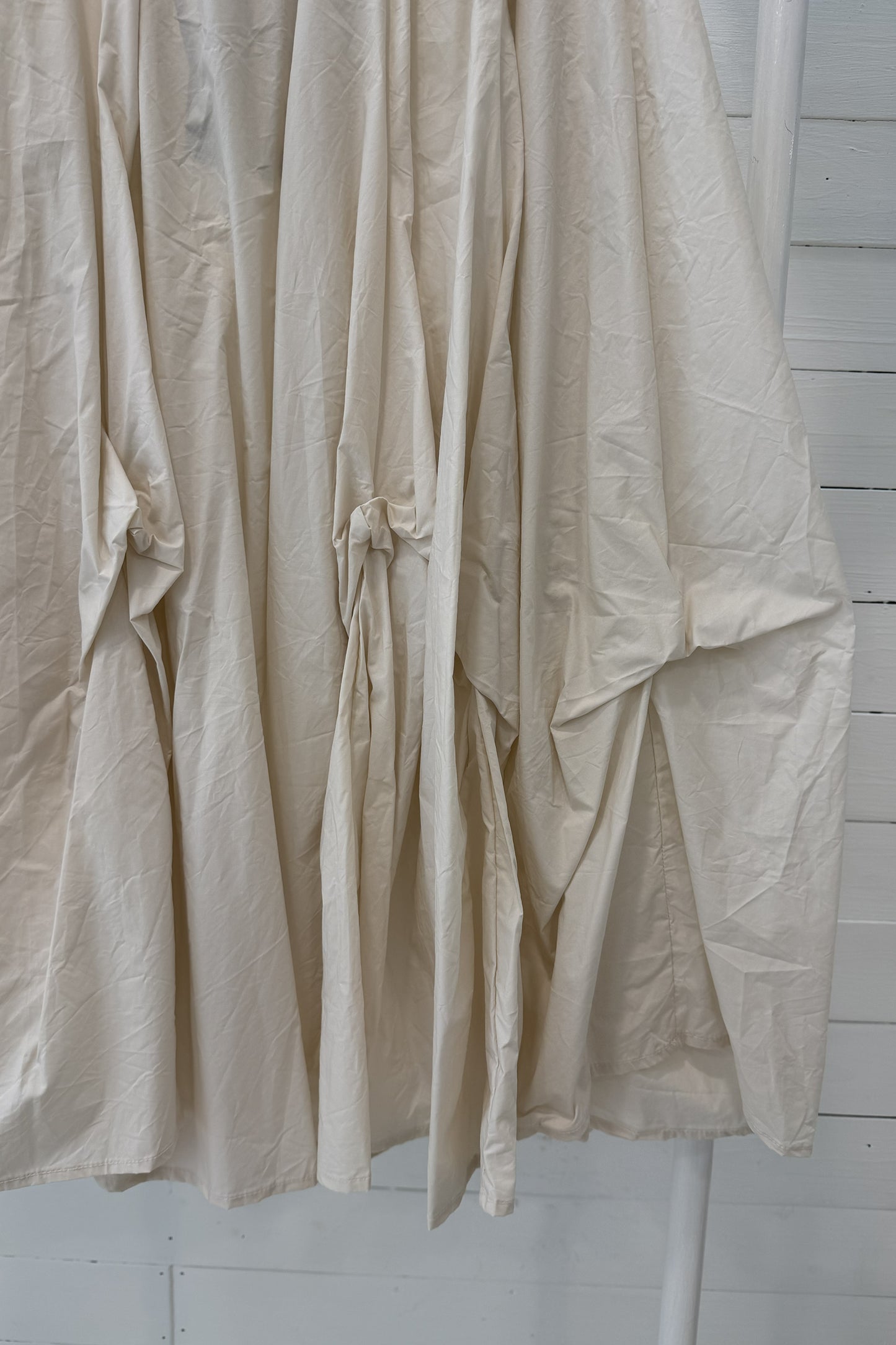 Gonna ampia con riprese e patch vintage