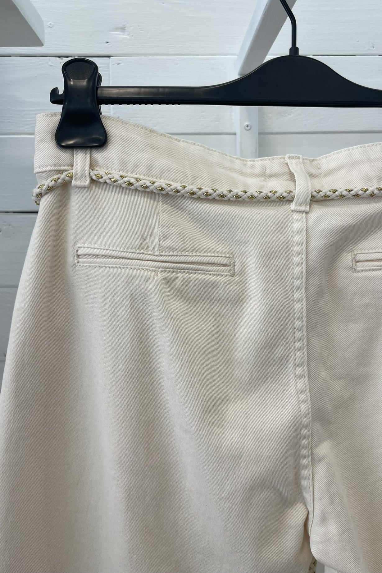 Pantaloni con cintura intrecciata