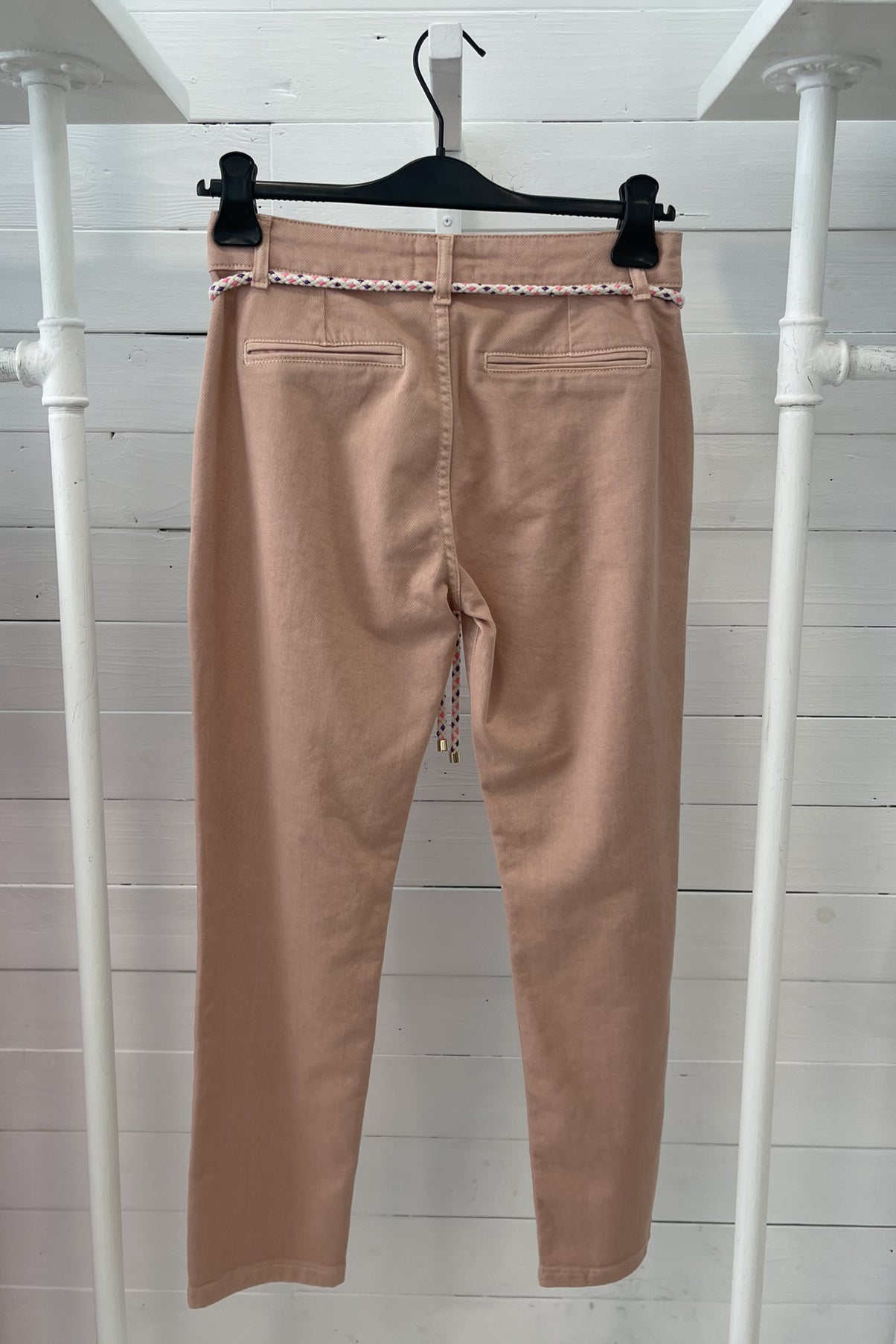 Pantaloni con cintura intrecciata