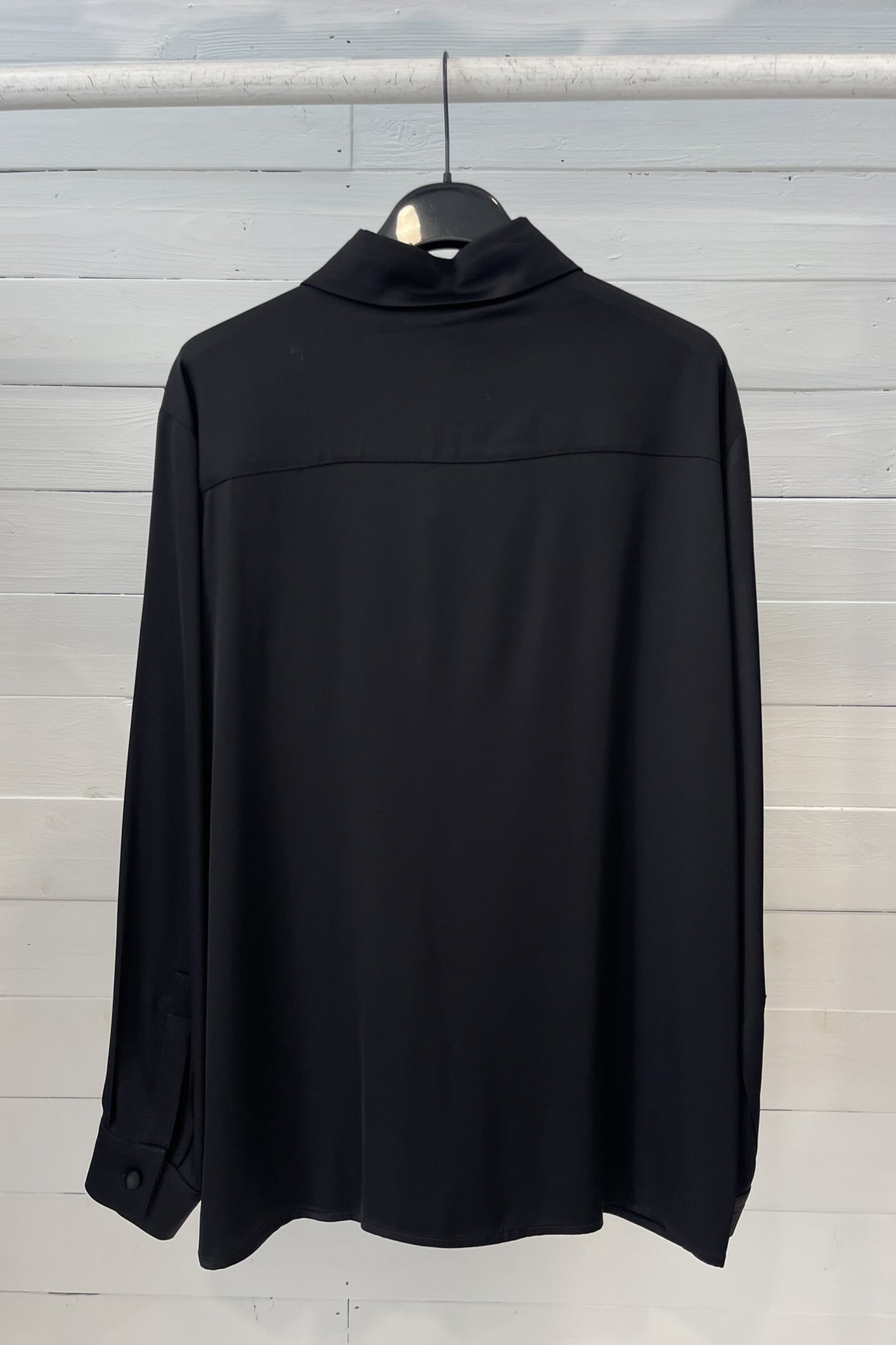 Camicia in satin con colletto ampio