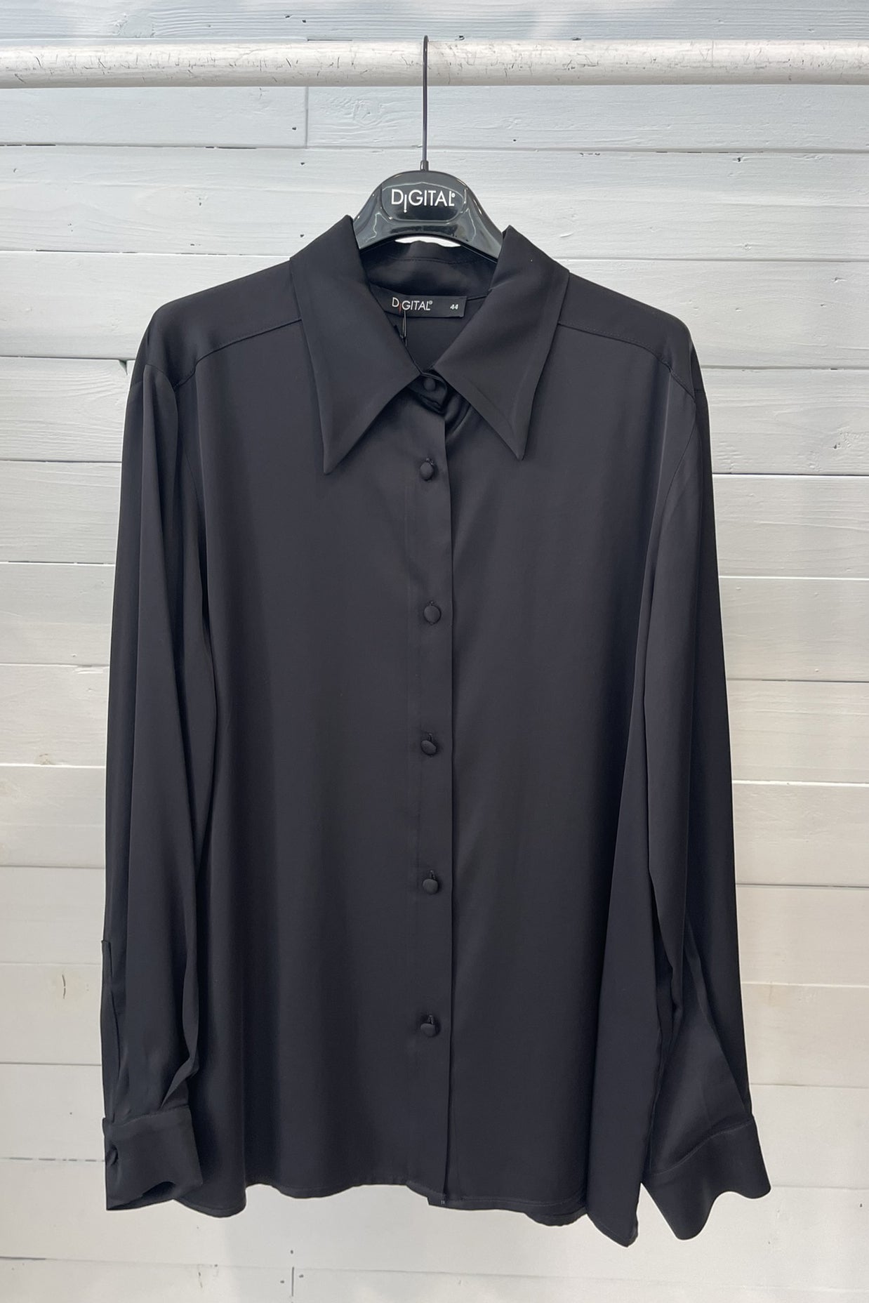 Camicia in satin con colletto ampio