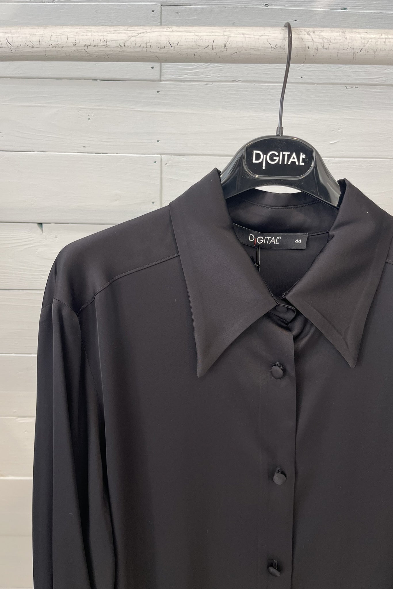 Camicia in satin con colletto ampio