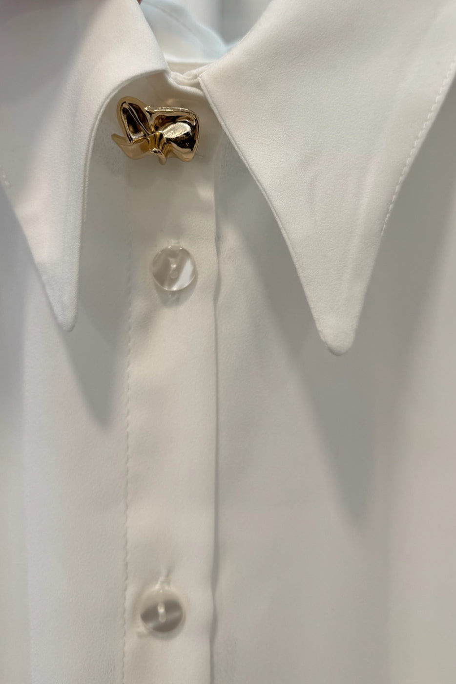 Camicia con bottone gioiello