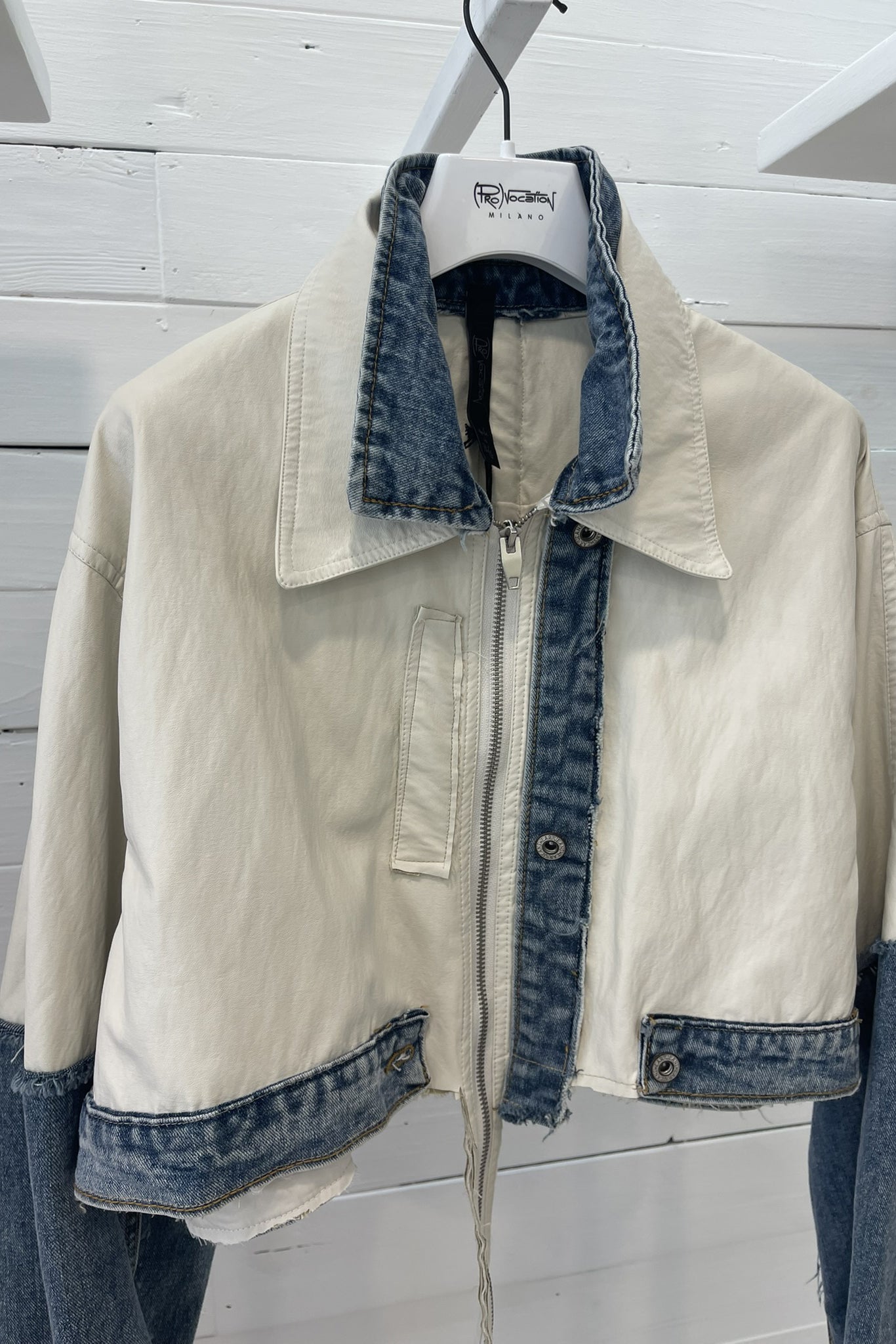 Giubbino semilpelle e jeans