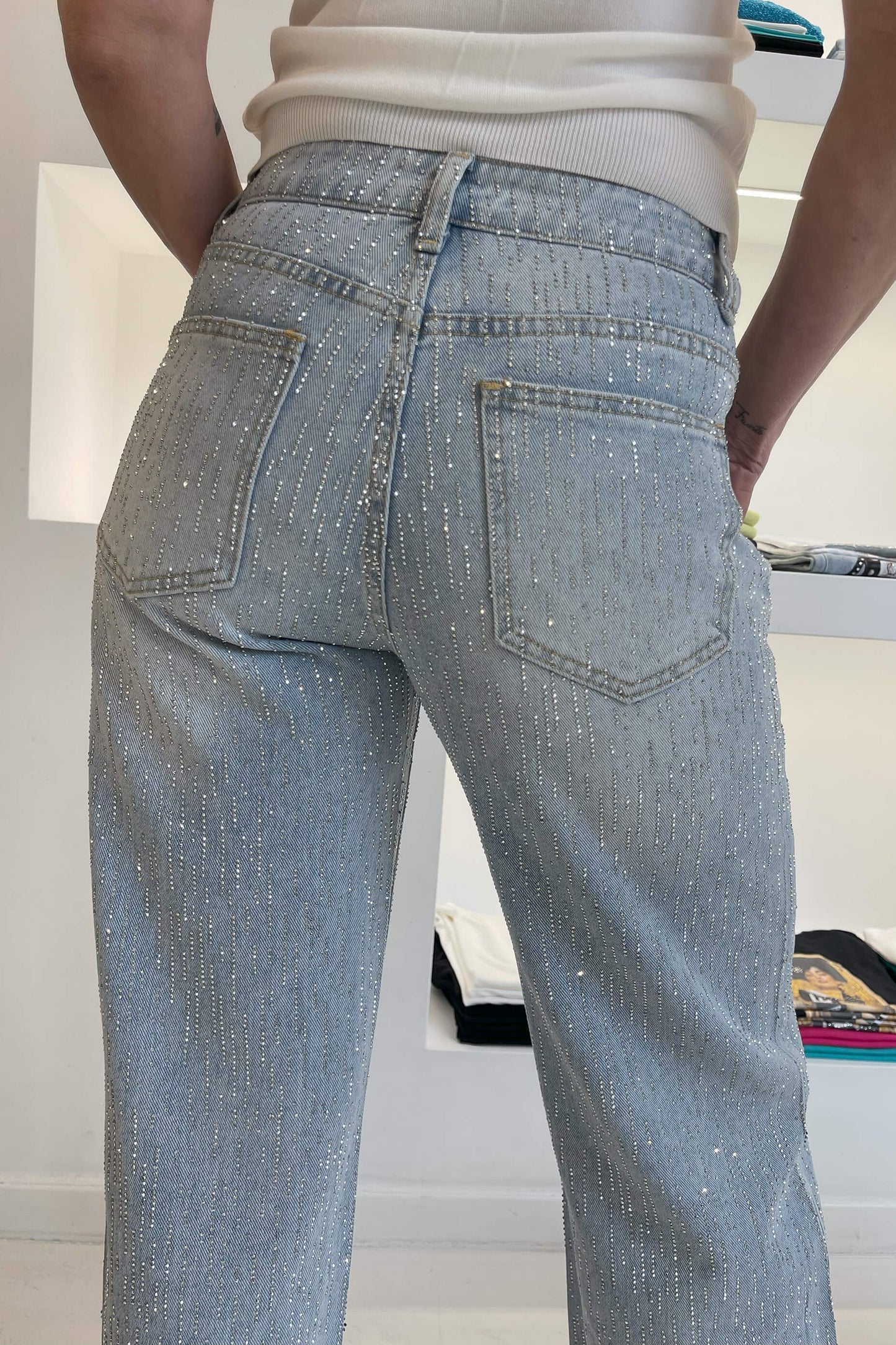 Jeans gamba dritta con strass