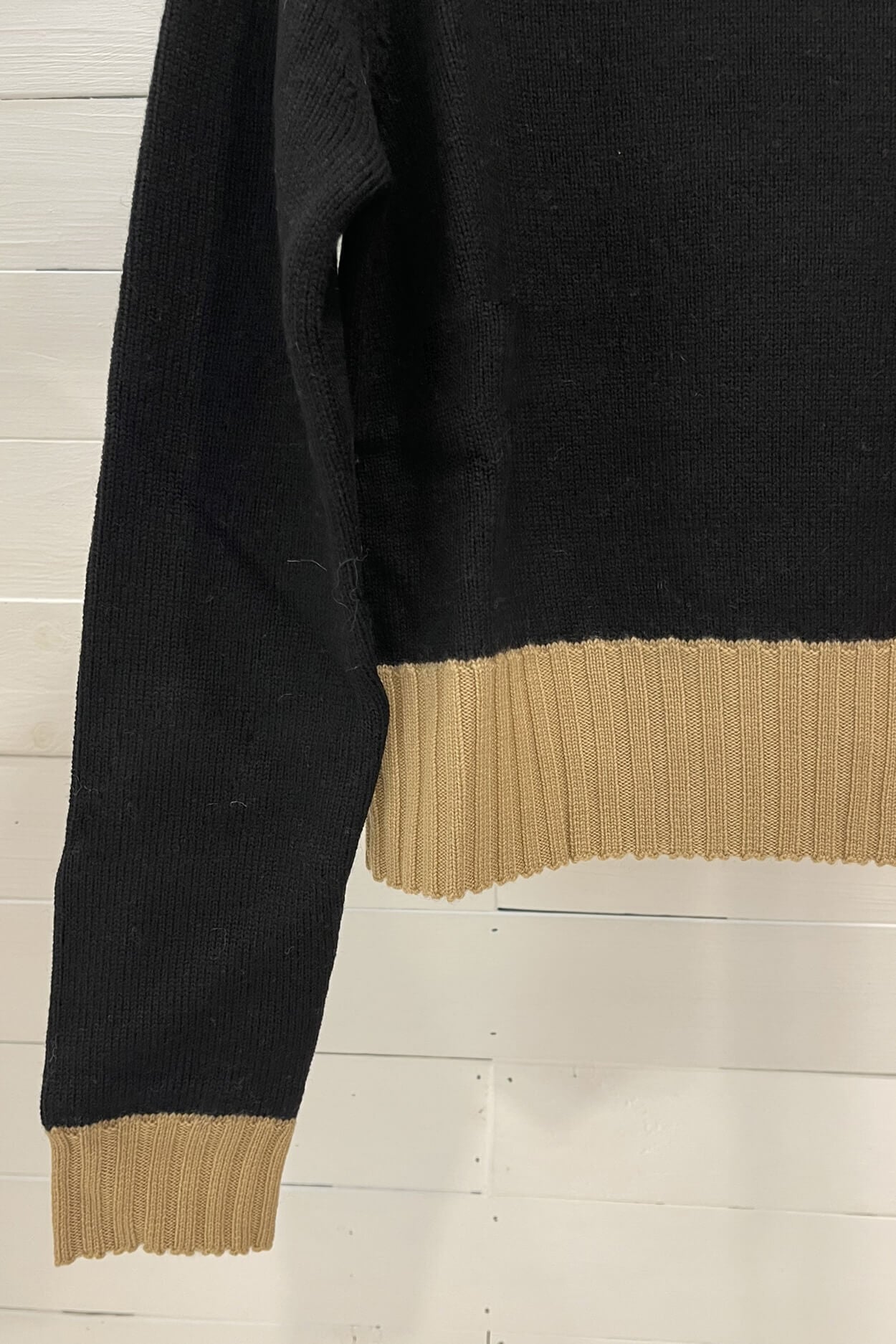 Maglione cropped a girocollo