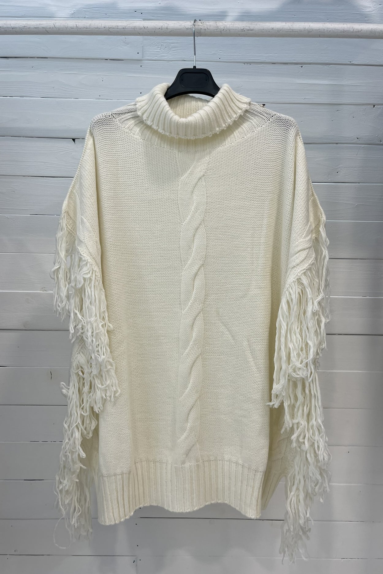 Poncho con Frange e Collo Alto