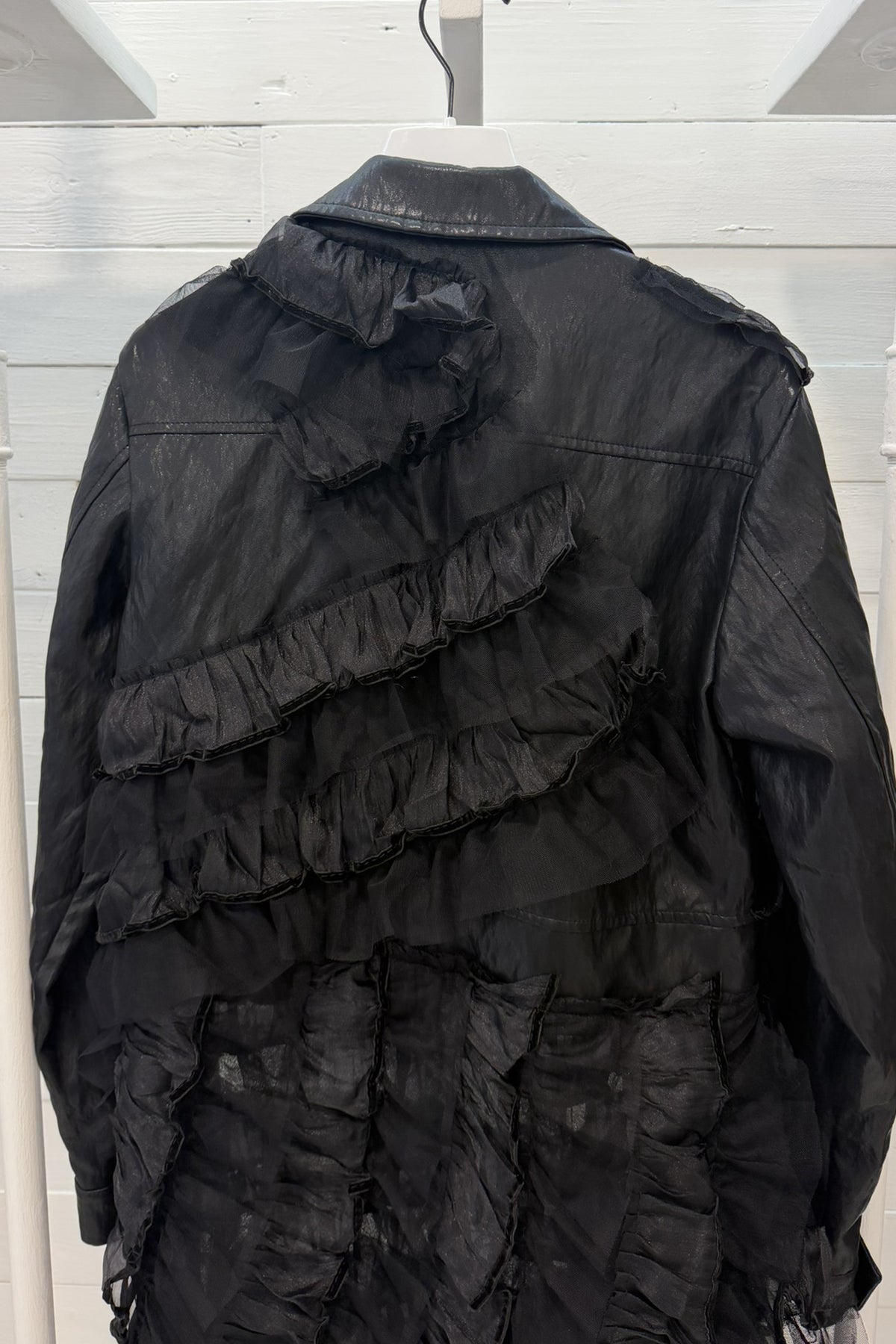 Giacca in ecopelle con ruches e tulle