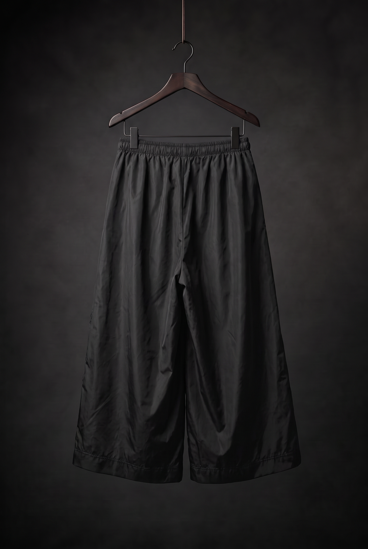 Pantalone ampio con inserti in tulle e ruches
