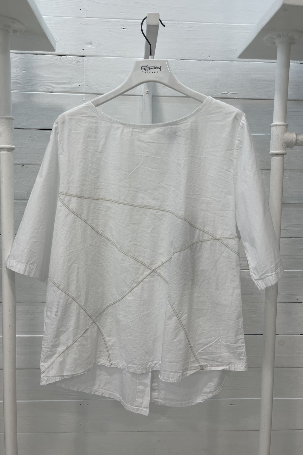 Blusa in cotone con cuciture a contrasto