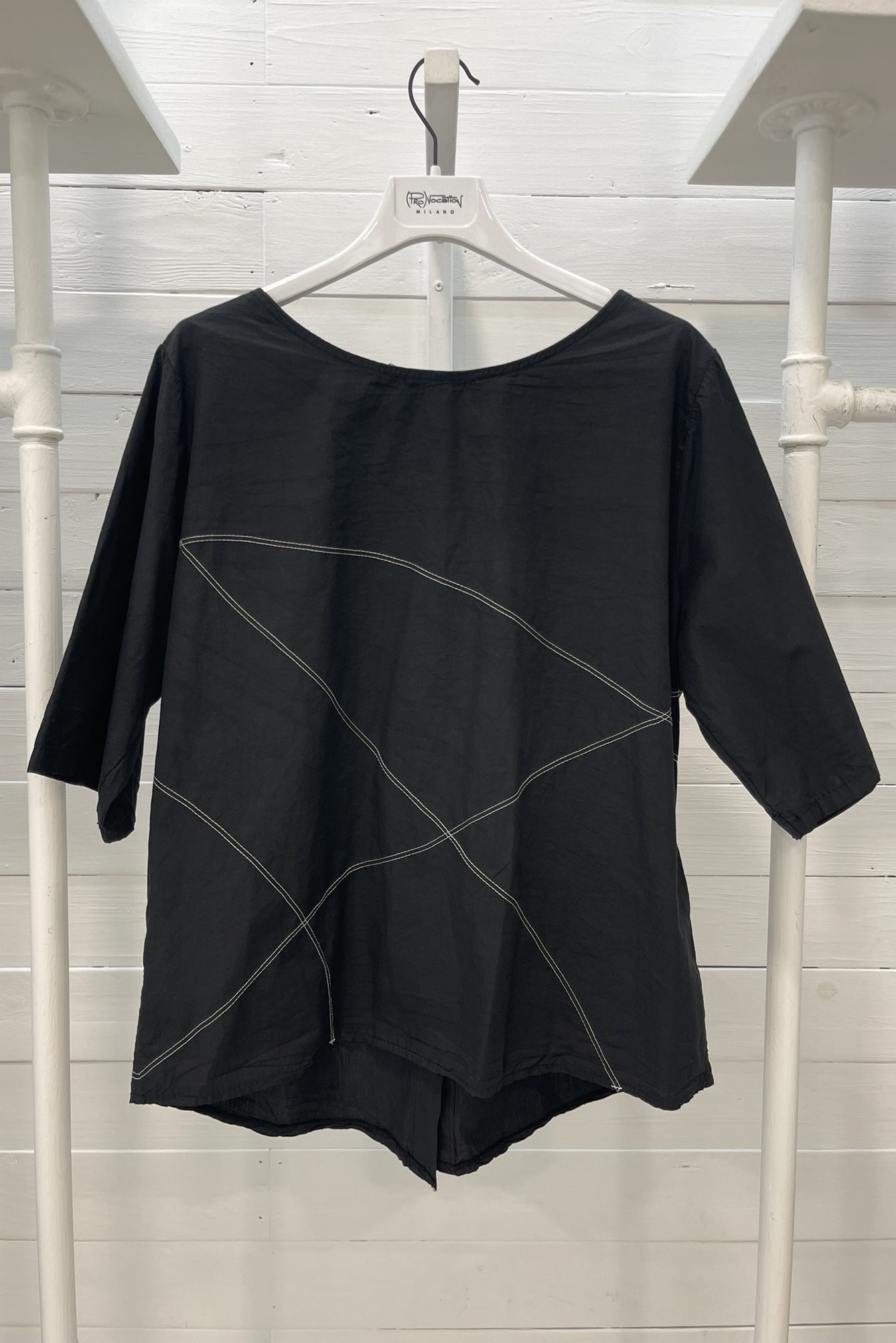 Blusa in cotone con cuciture a contrasto