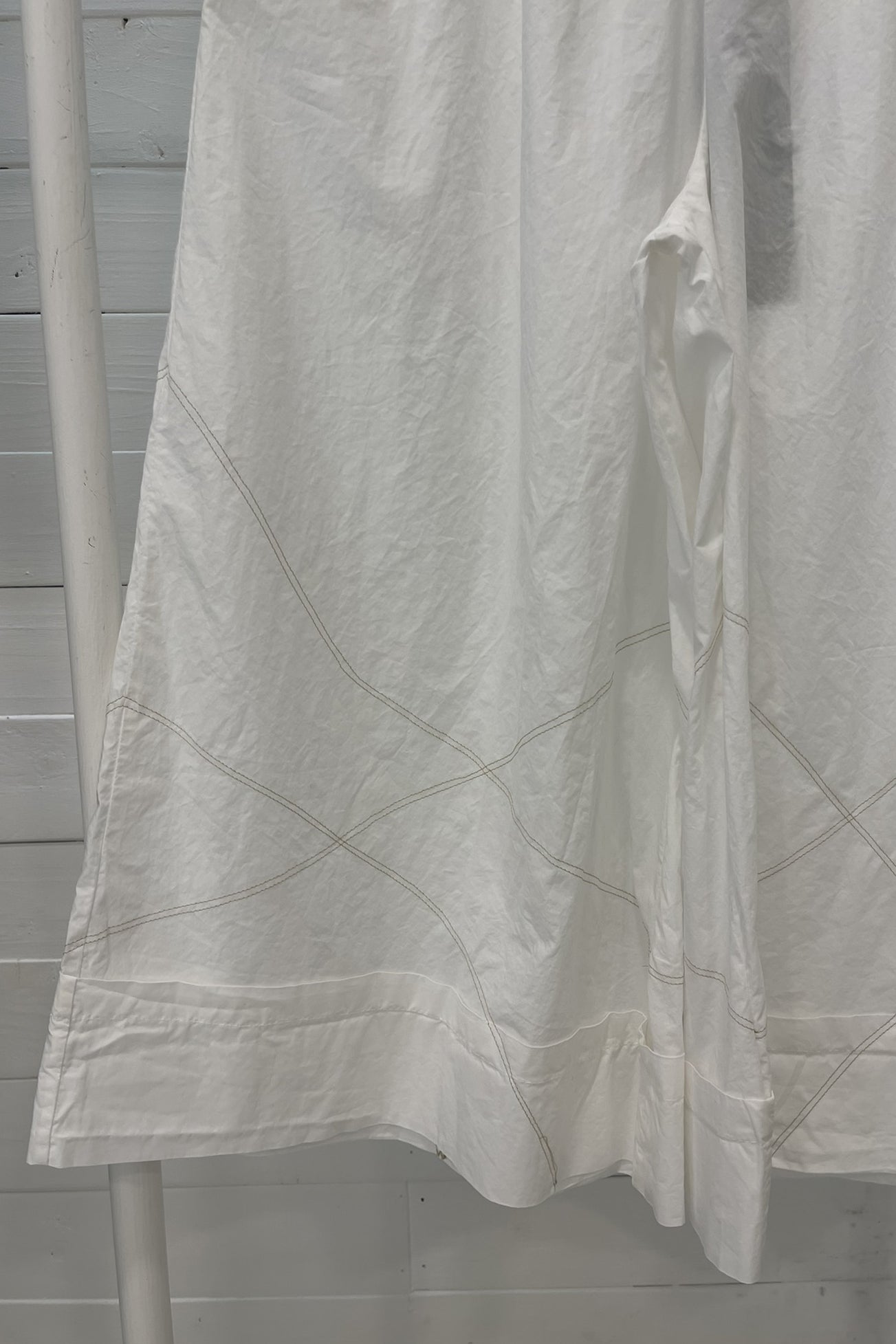 Pantalone in cotone con cuciture a contrasto