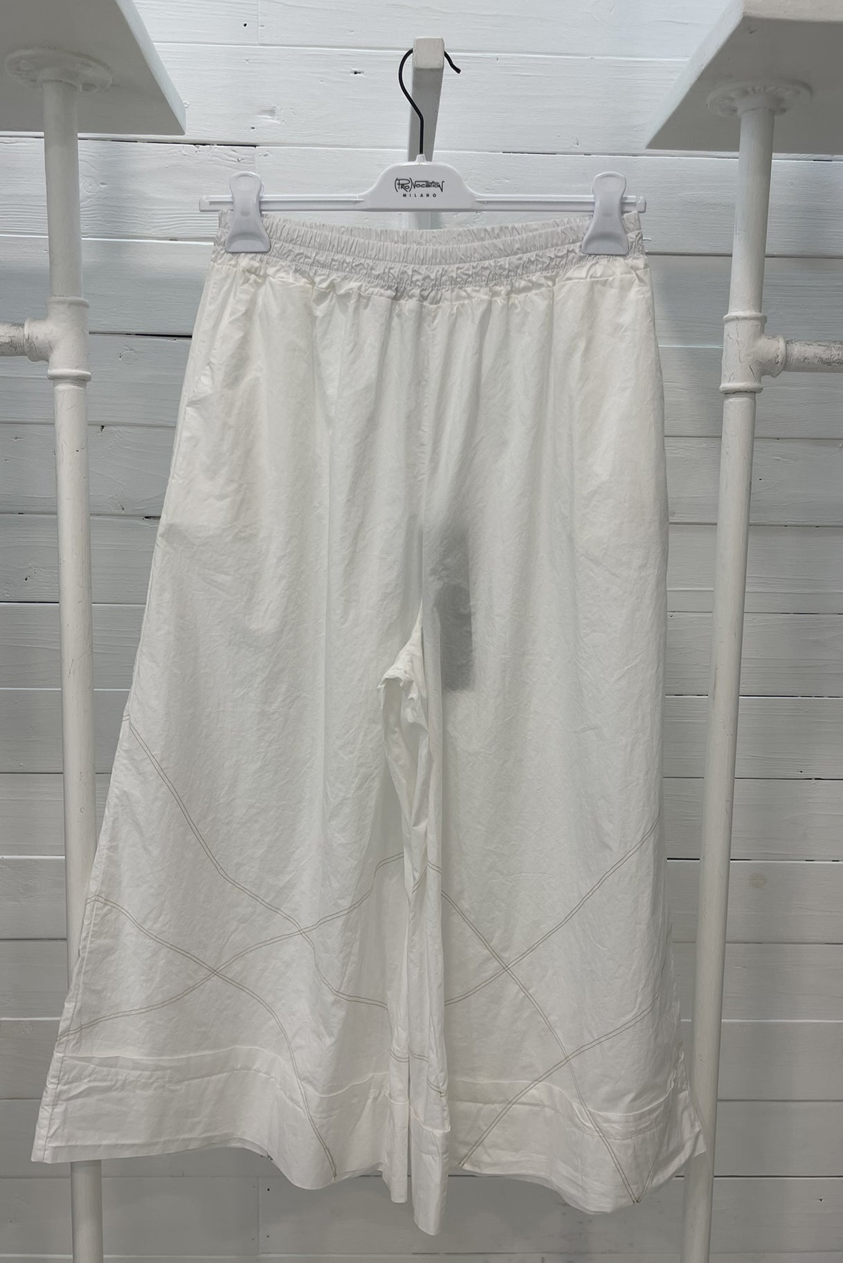 Pantalone in cotone con cuciture a contrasto