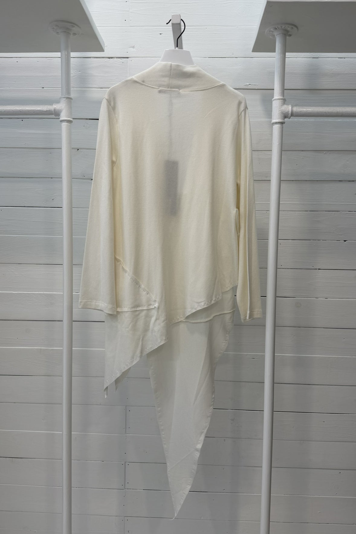 Maglia asimmetrica con inserto geometrico