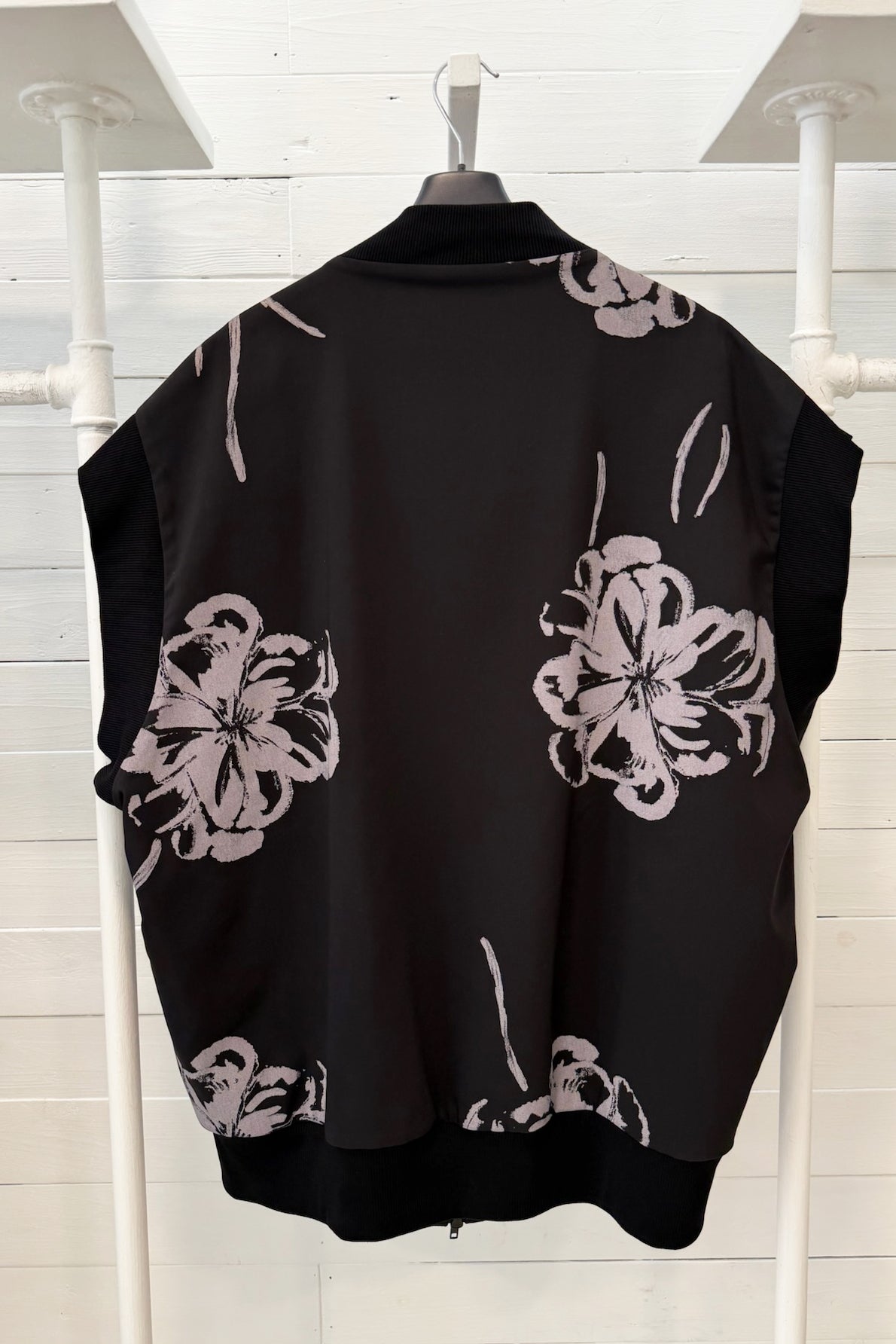Bomber smanicato con motivo floreale