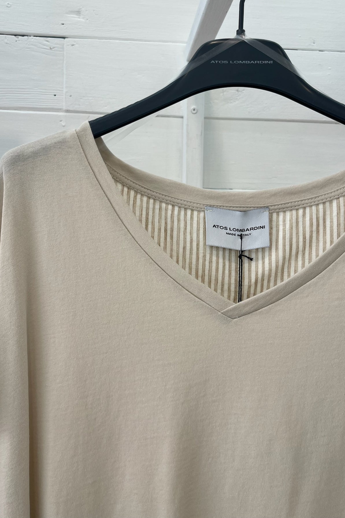 T-shirt bicolore con righe