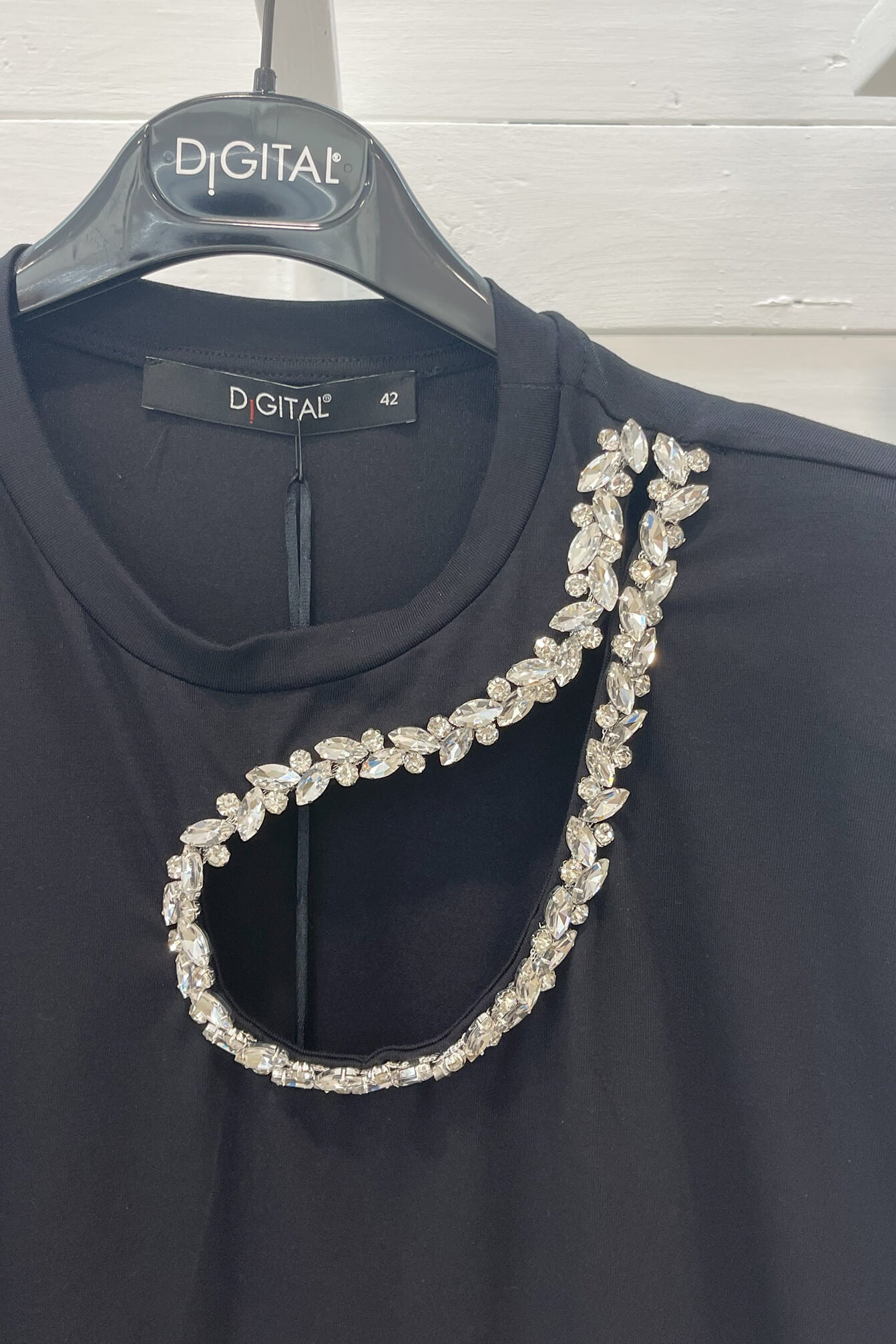 T-shirt con dettaglio gioiello
