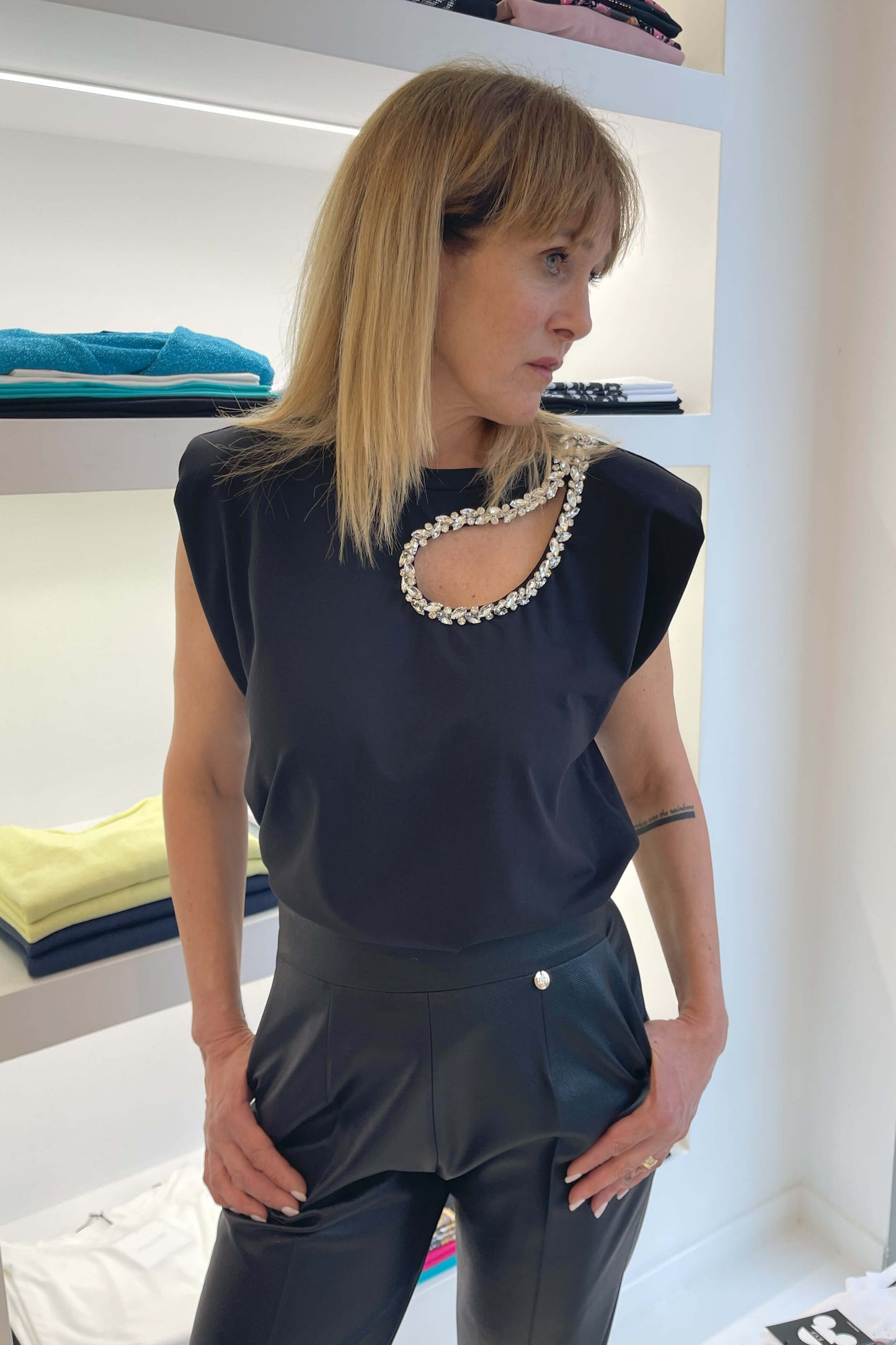 T-shirt con dettaglio gioiello