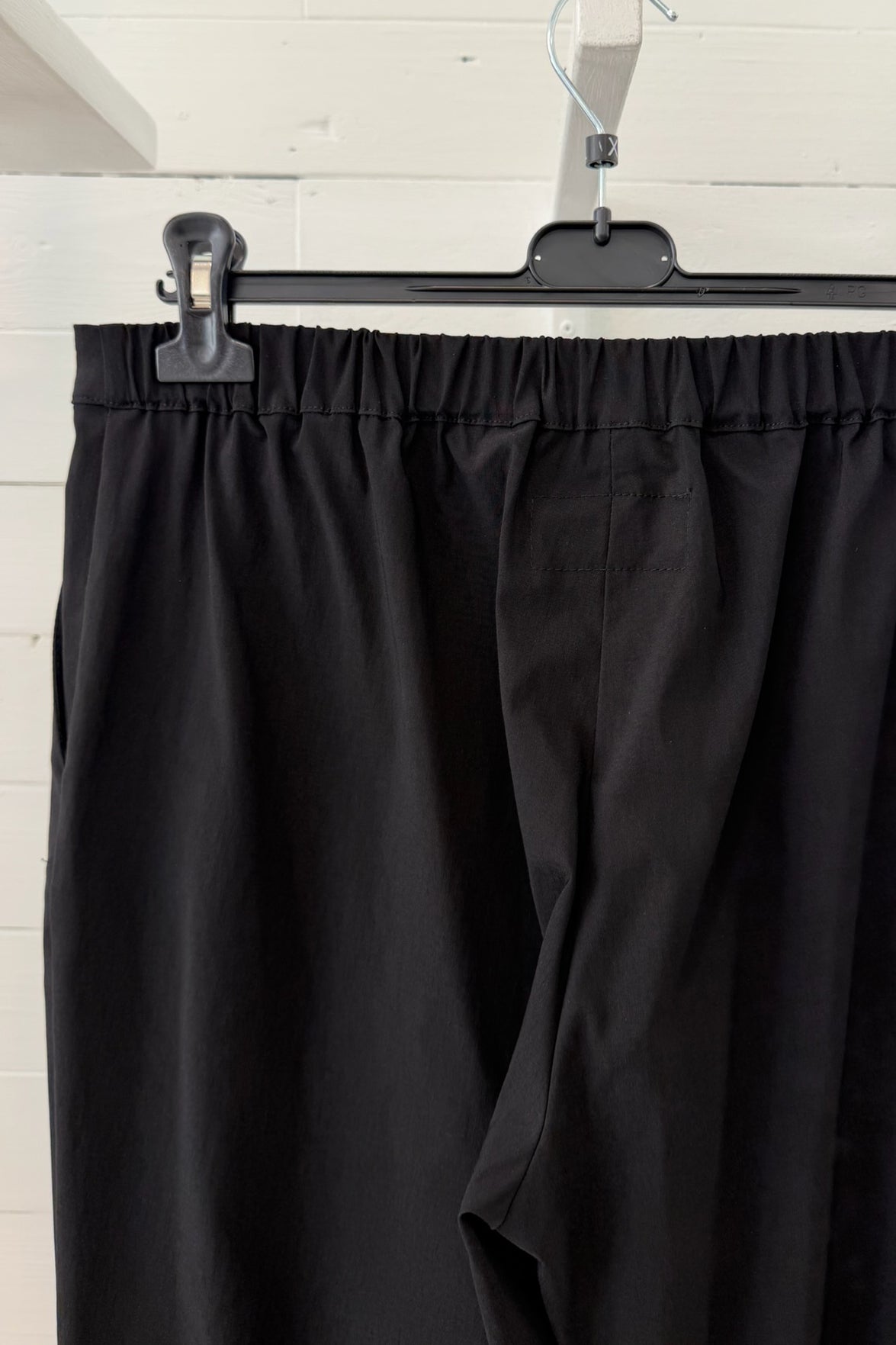 Pantaloni con Applicazioni Geometriche a Contrasto