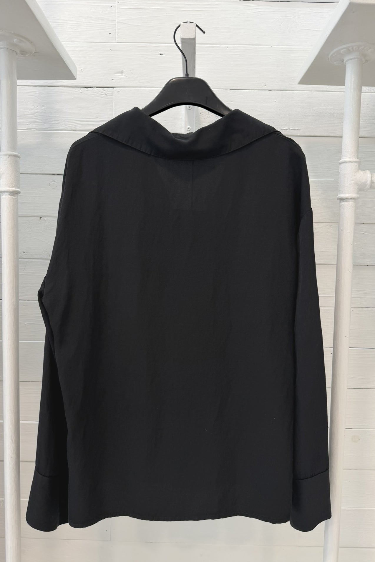 Blusa over nera con scollo a V