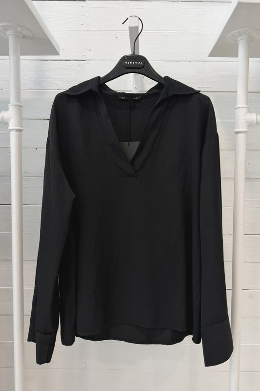 Blusa over nera con scollo a V
