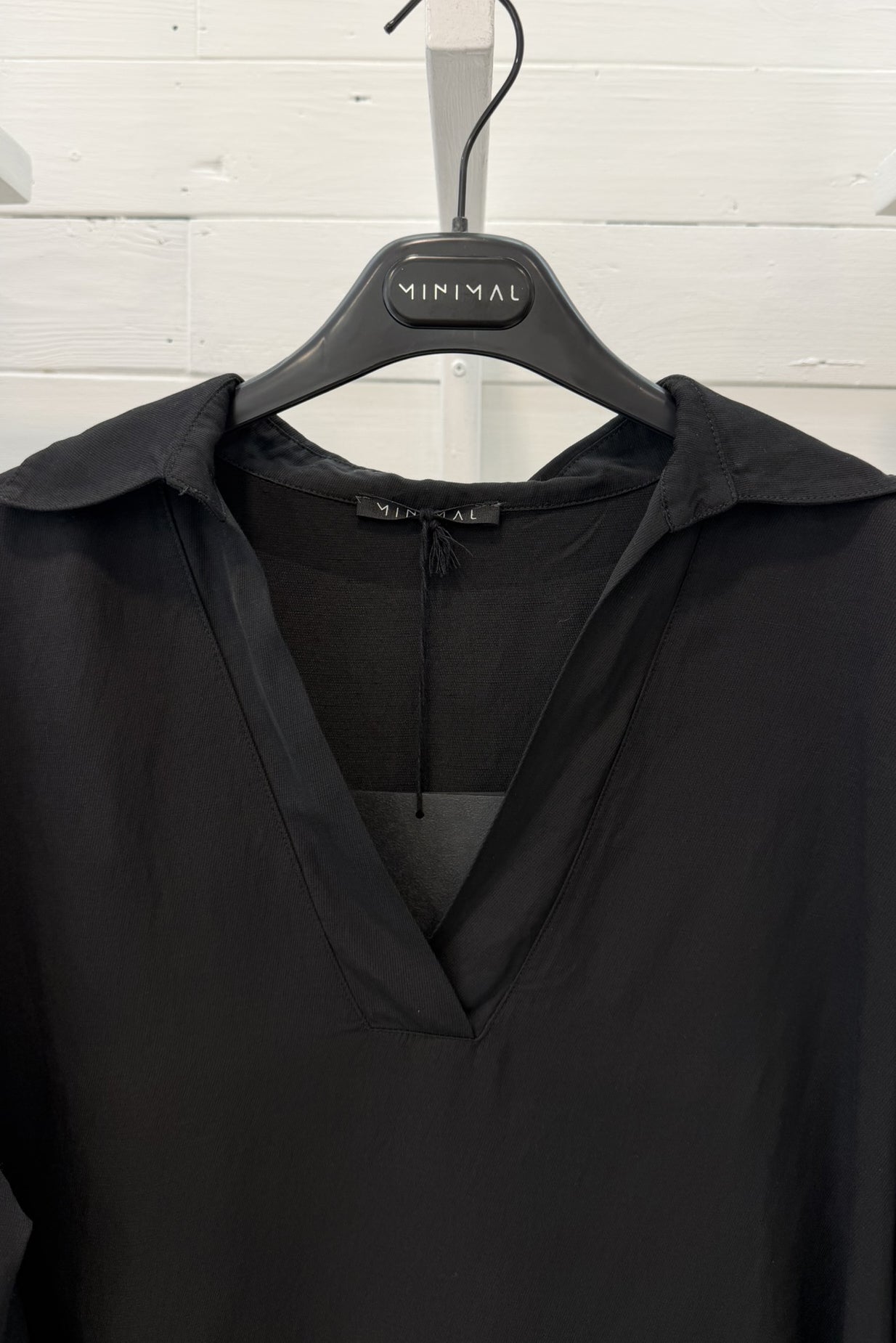 Blusa over nera con scollo a V