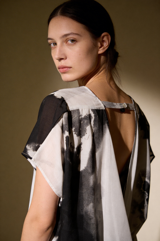 Blusa sfumata bicolor con scollo
