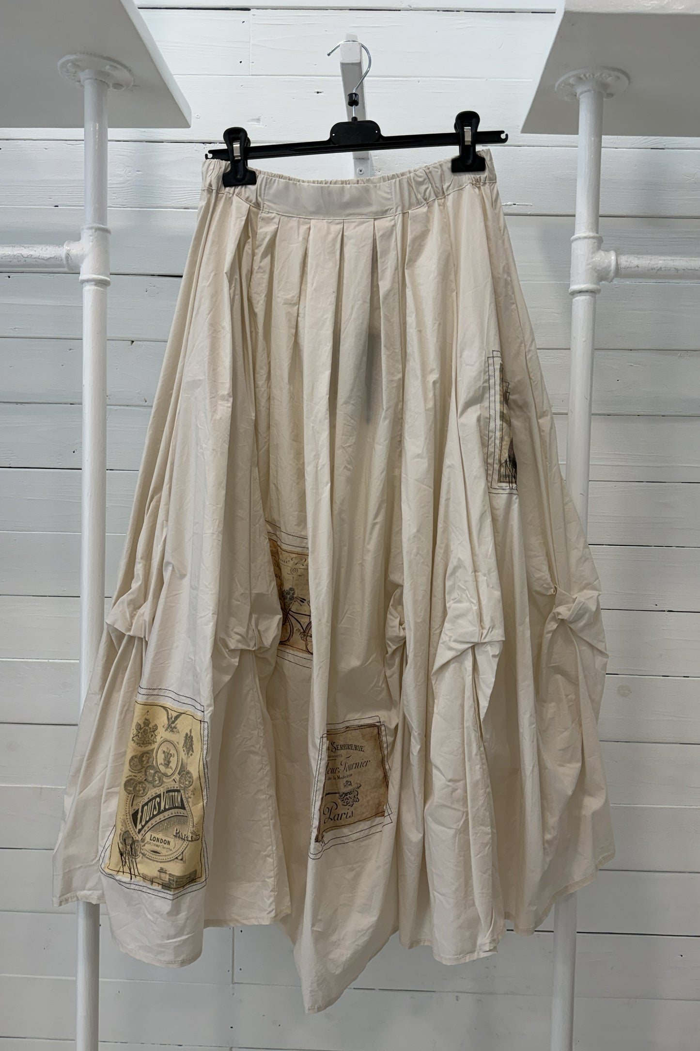 Gonna ampia con riprese e patch vintage