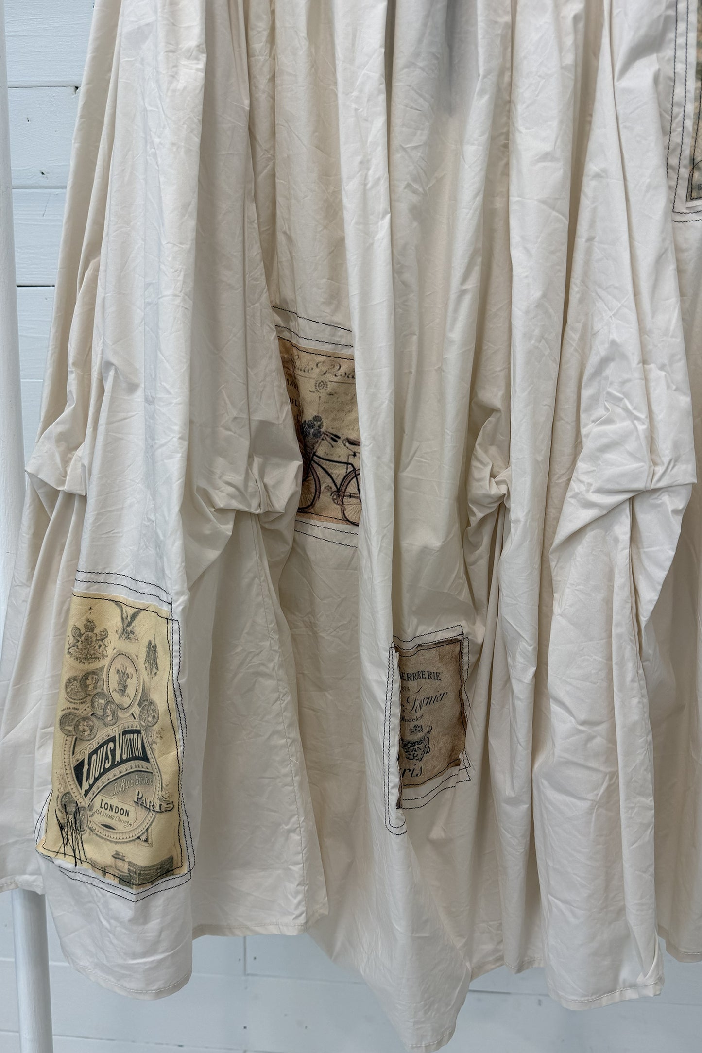 Gonna ampia con riprese e patch vintage