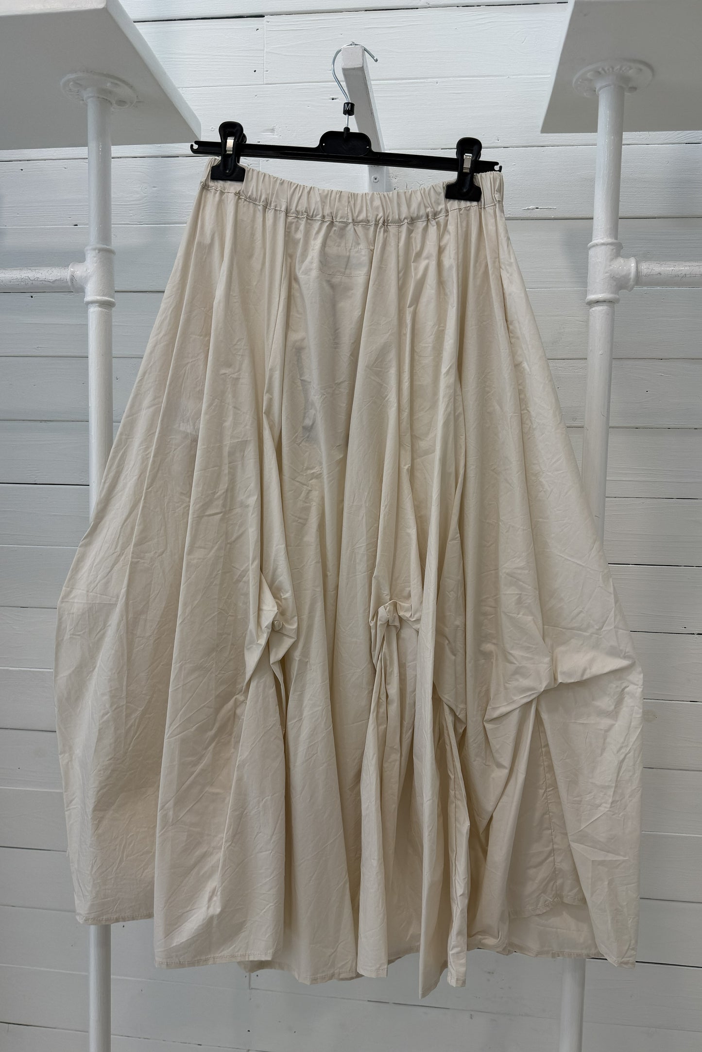 Gonna ampia con riprese e patch vintage