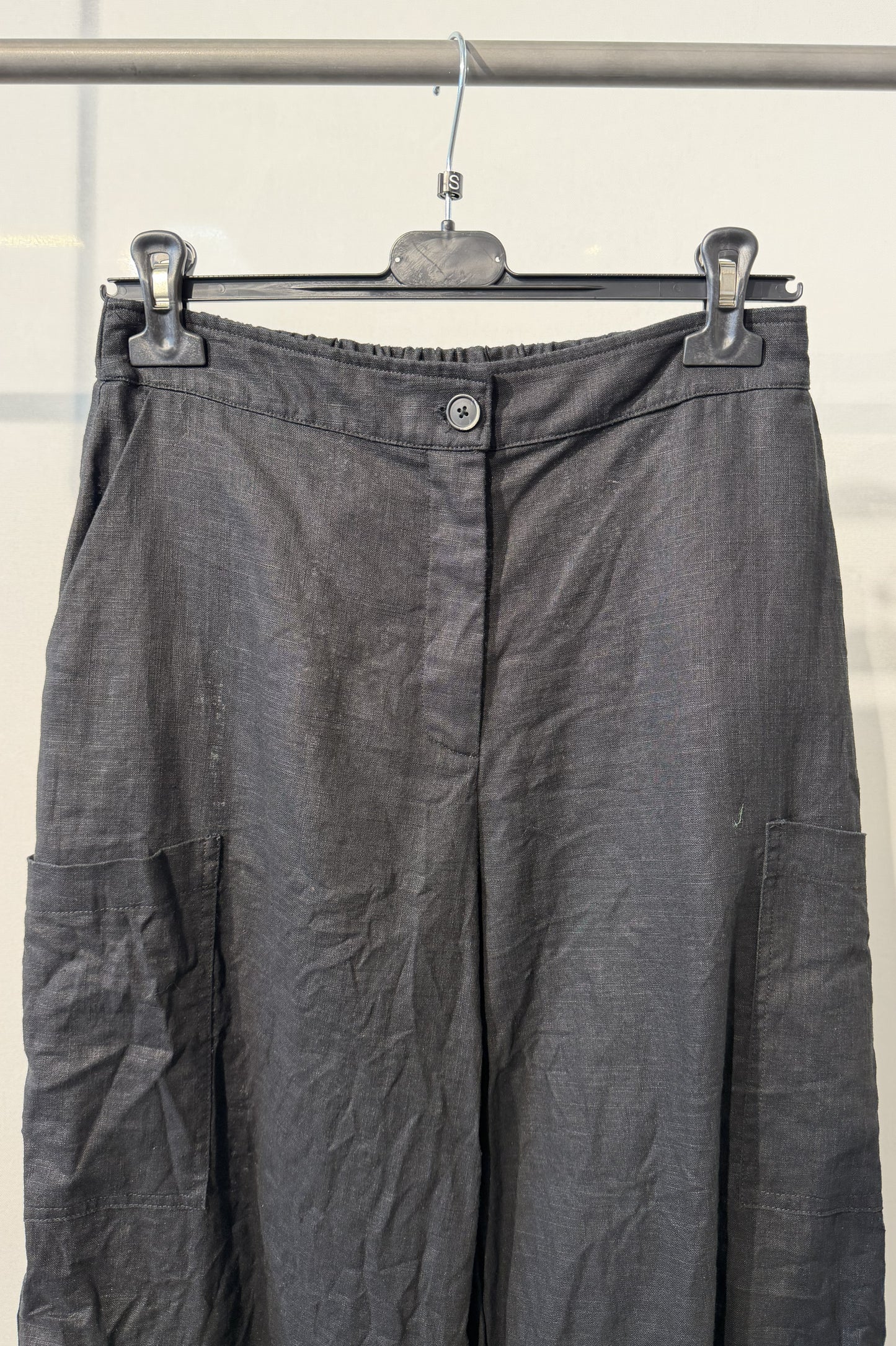 Pantalone ampio in lino con dettagli arricciati