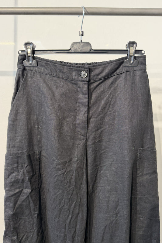 Pantalone ampio in lino con dettagli arricciati