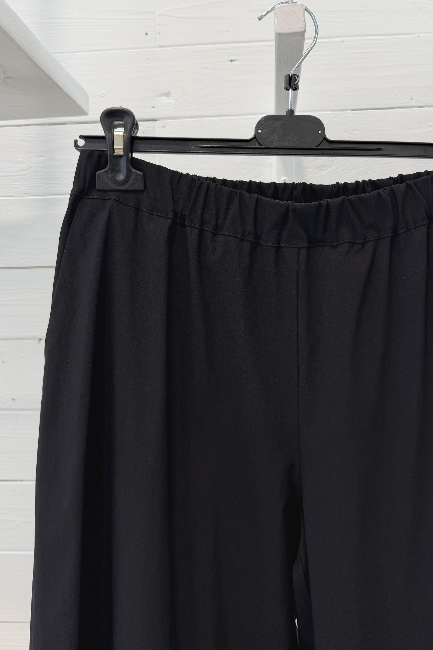 Pantalone con fondo volant