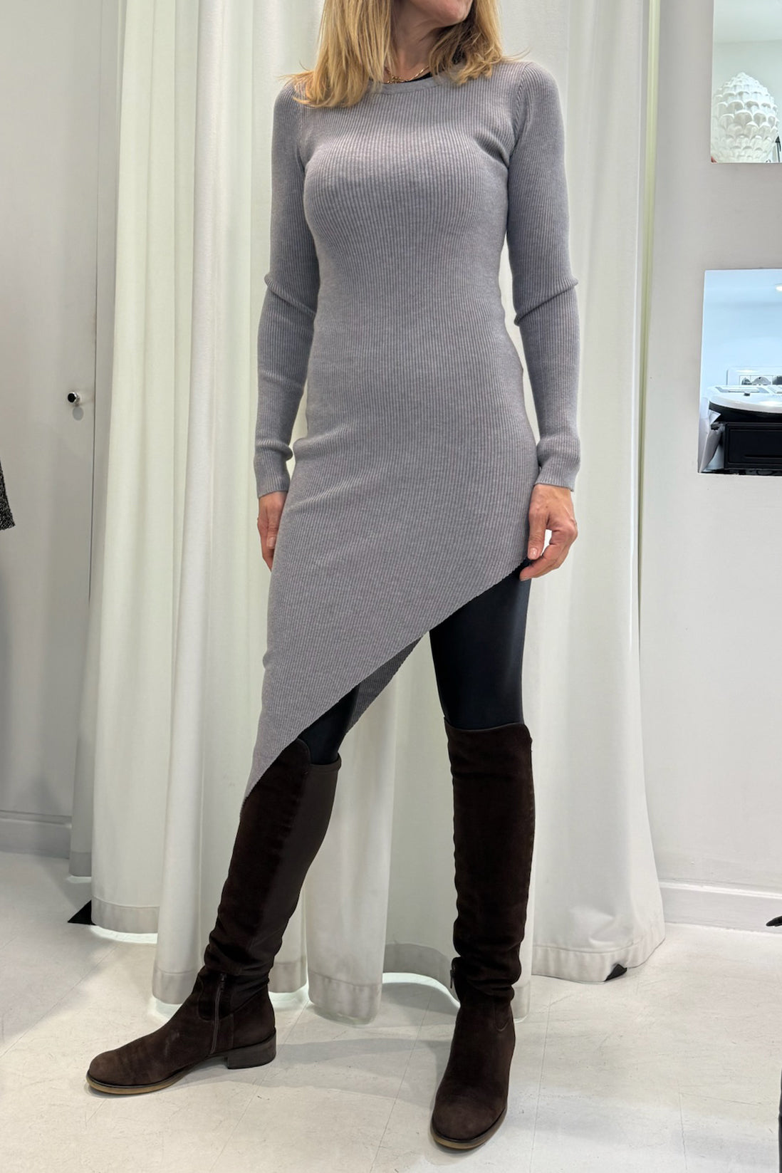 Abito asimmetrico a costine