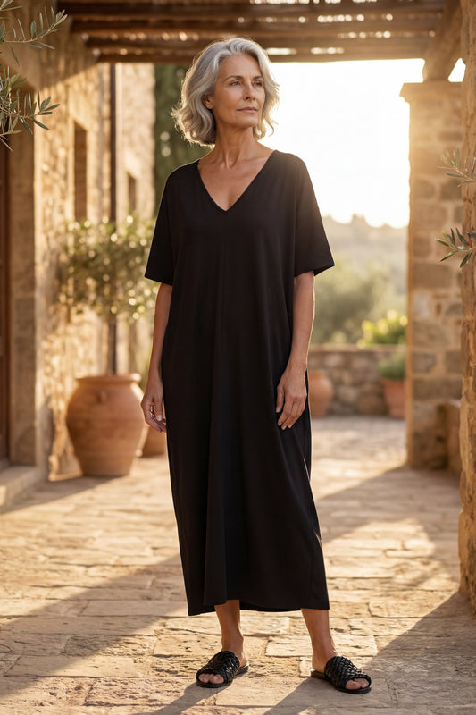 Abito nero over fit con scollo a V