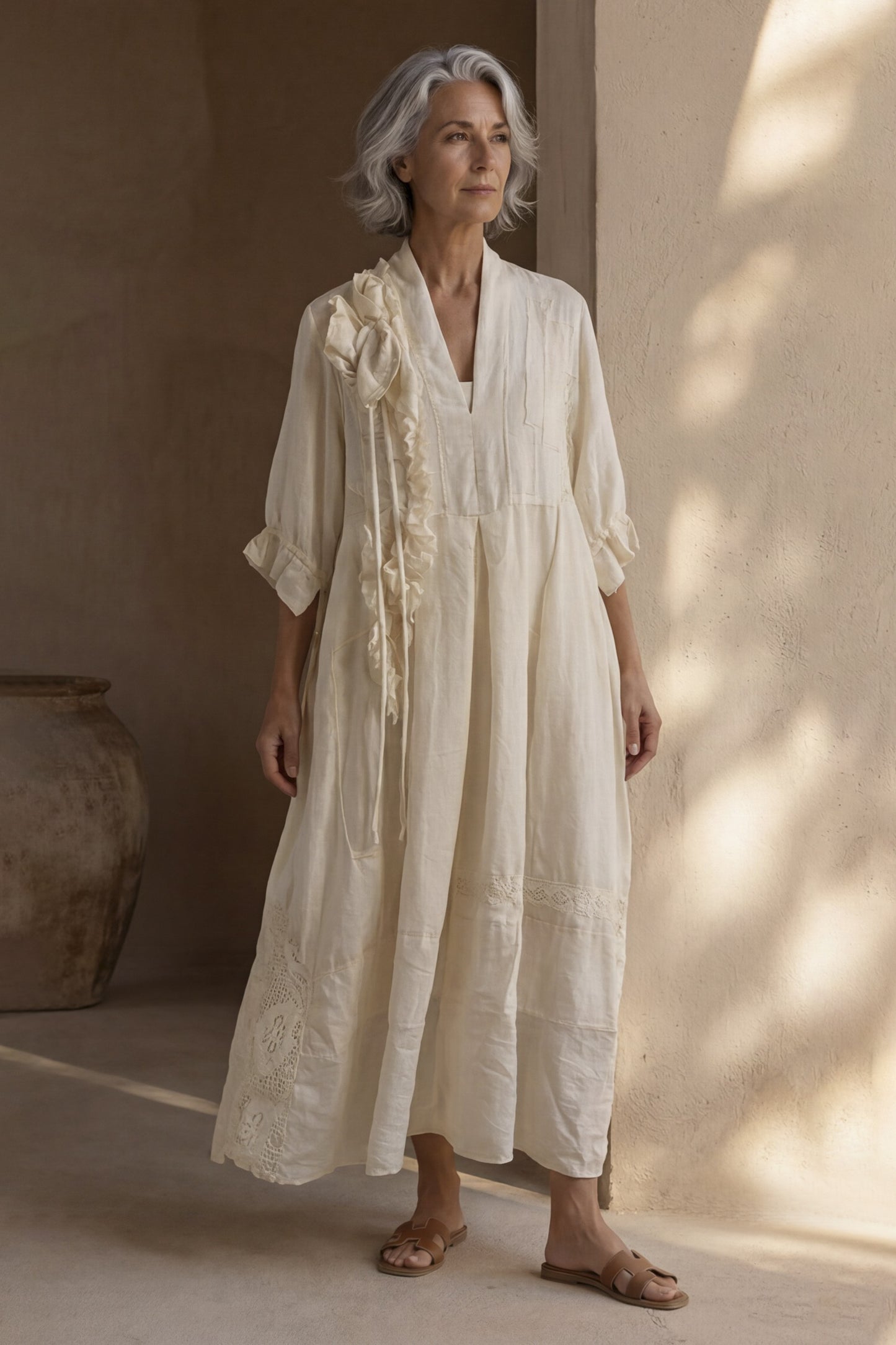 Abito con inserti e pizzo