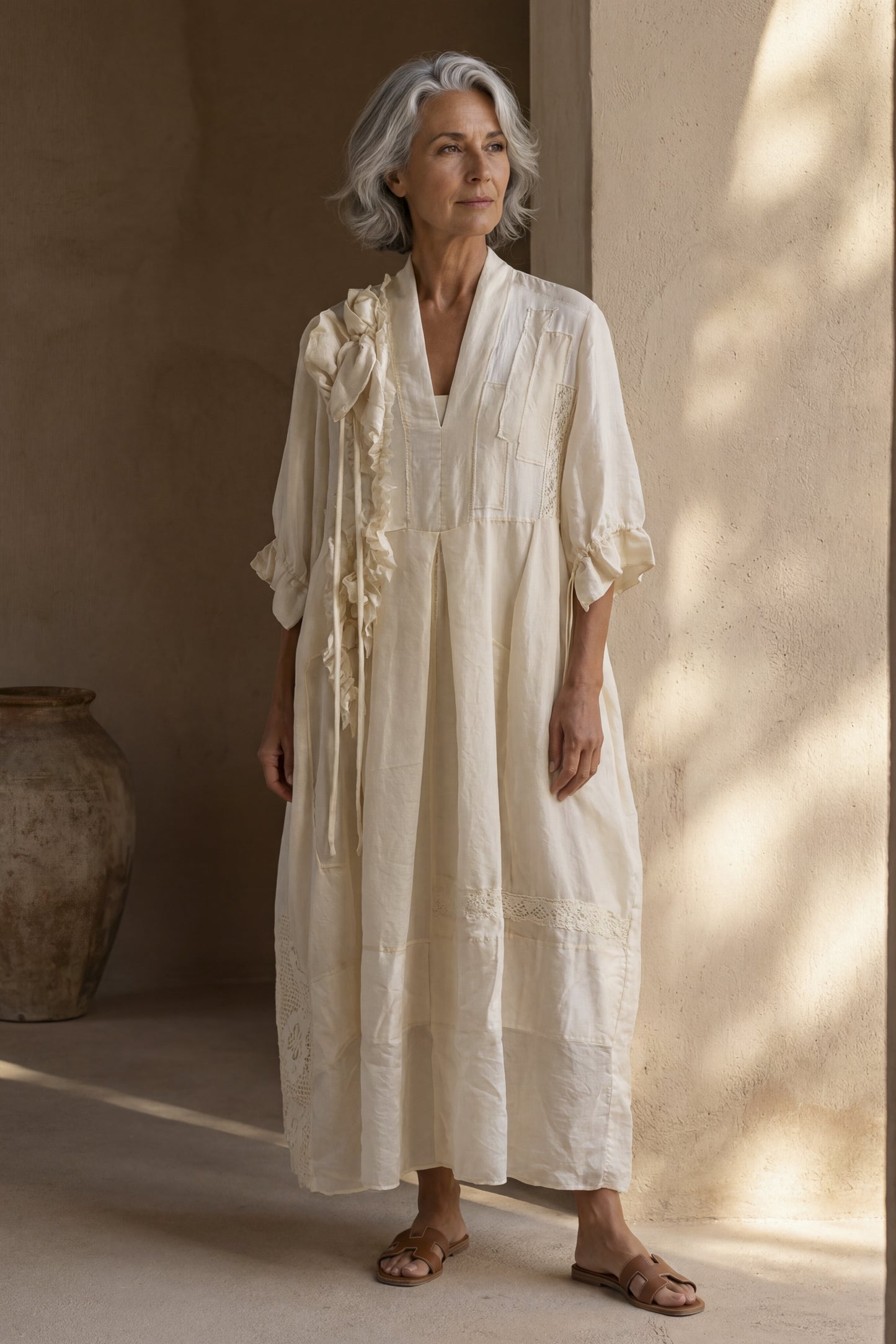 Abito con inserti e pizzo