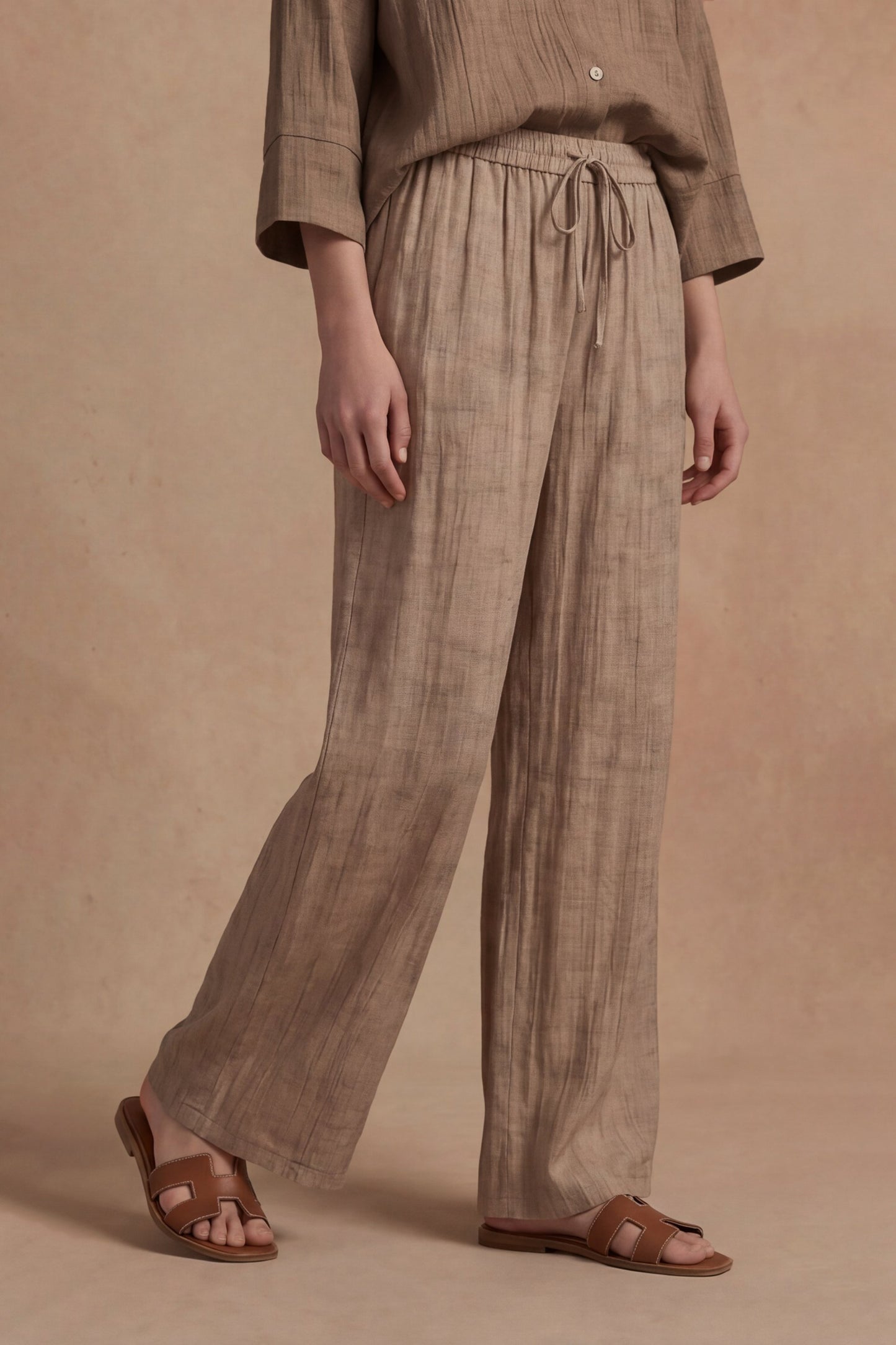 Pantalone ampio in viscosa stampa effetto lino