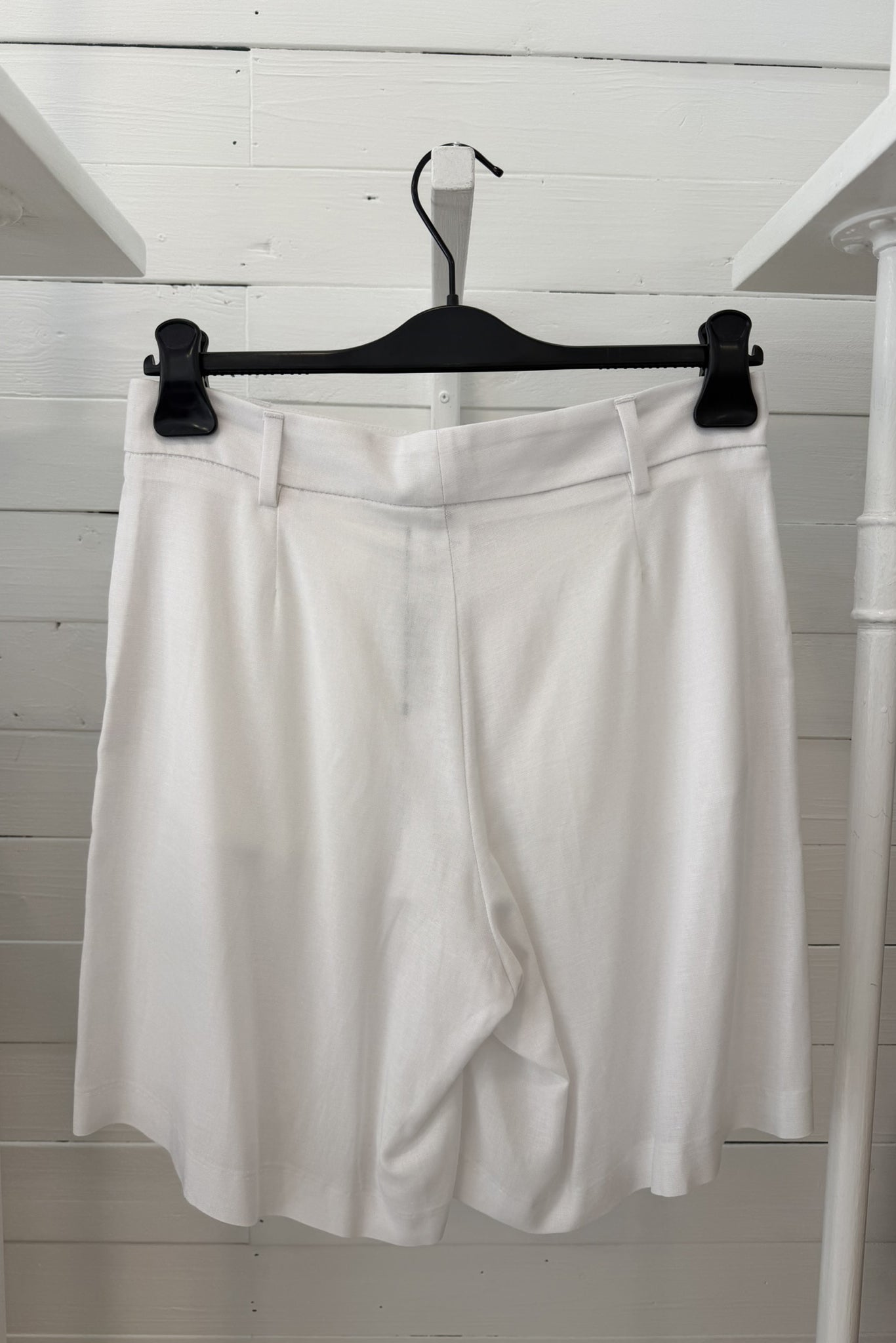 Bermuda con pinces in lino e viscosa