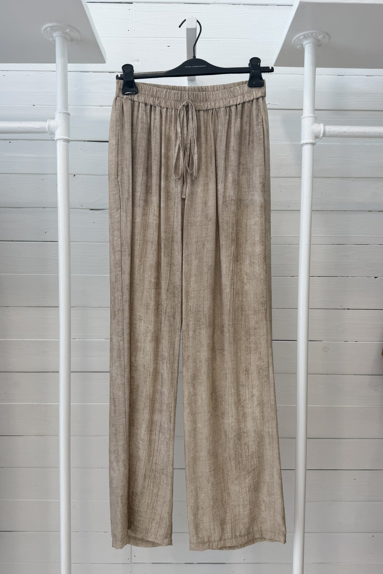 Pantalone ampio in viscosa stampa effetto lino