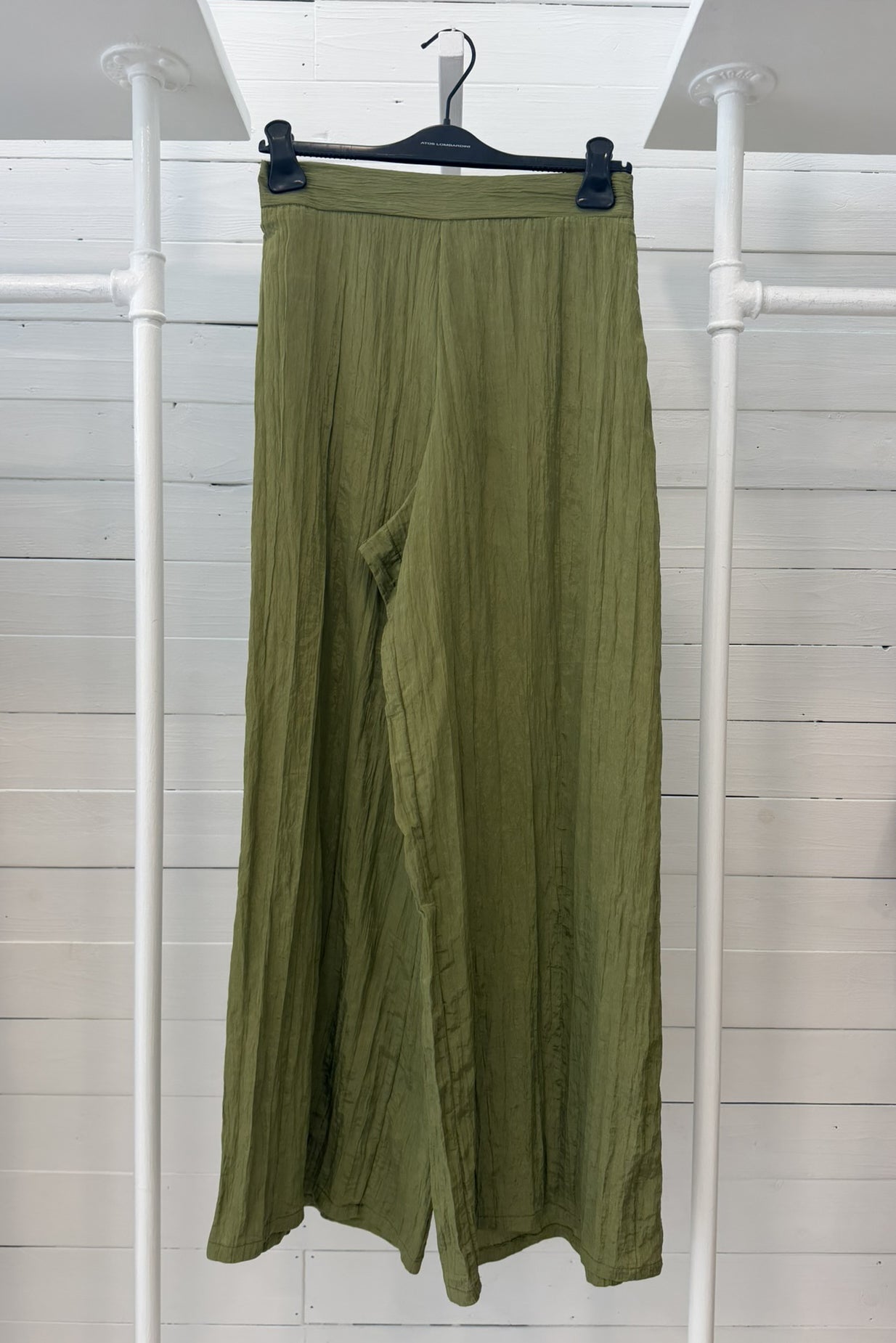 Pantalone ampio effetto stropicciato