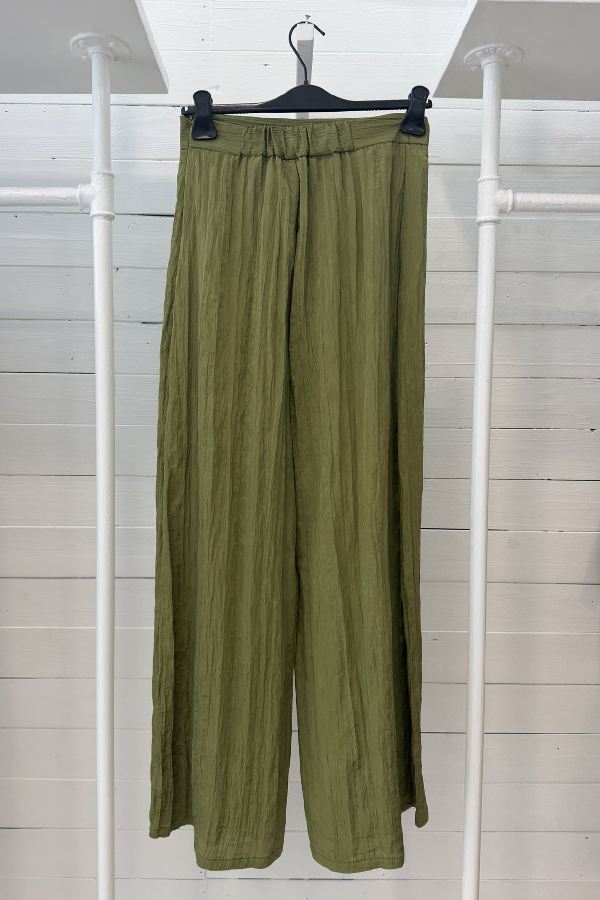 Pantalone ampio effetto stropicciato