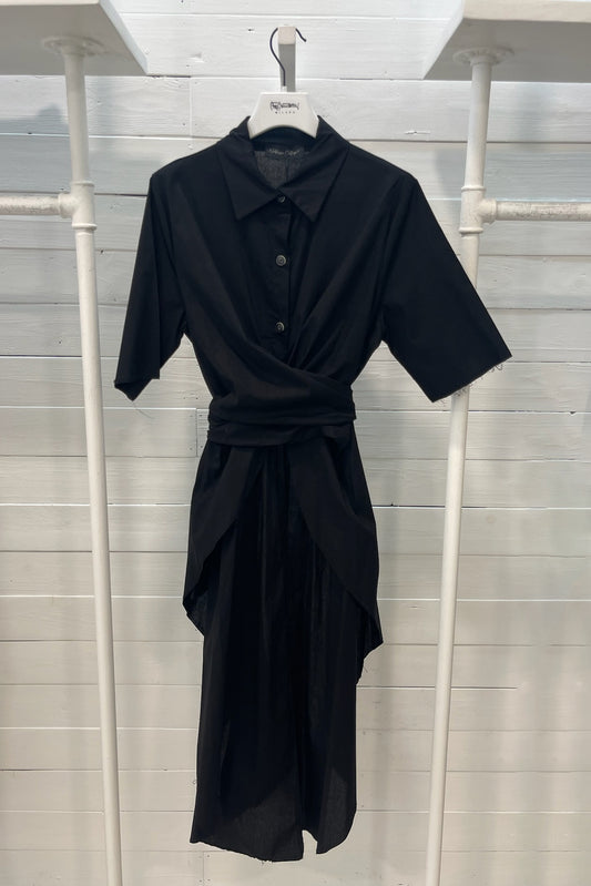 Camicia asimmetrica con nodo