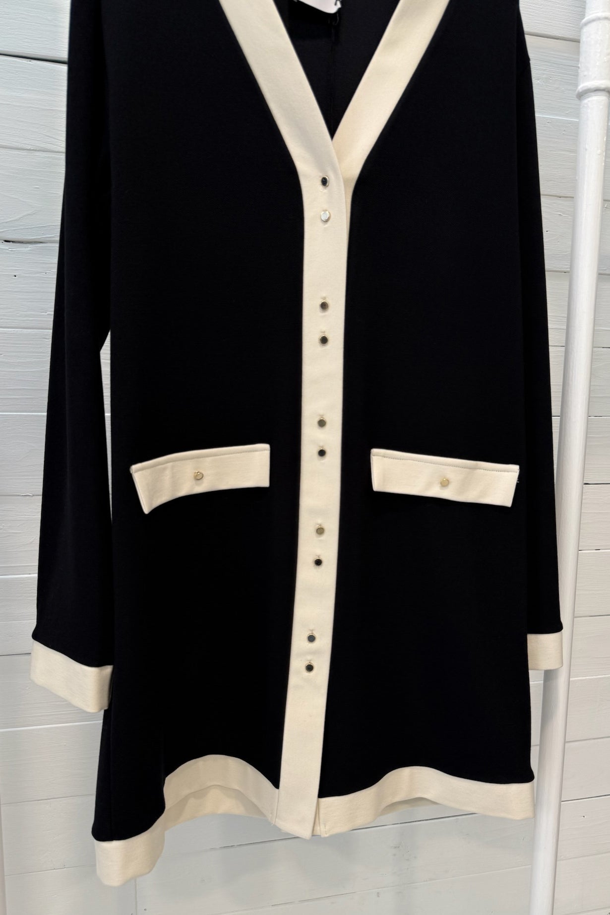 Cardigan/abito con bordi a contrasto