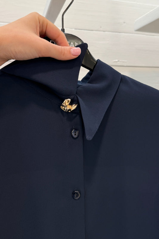 Camicia con bottone gioiello