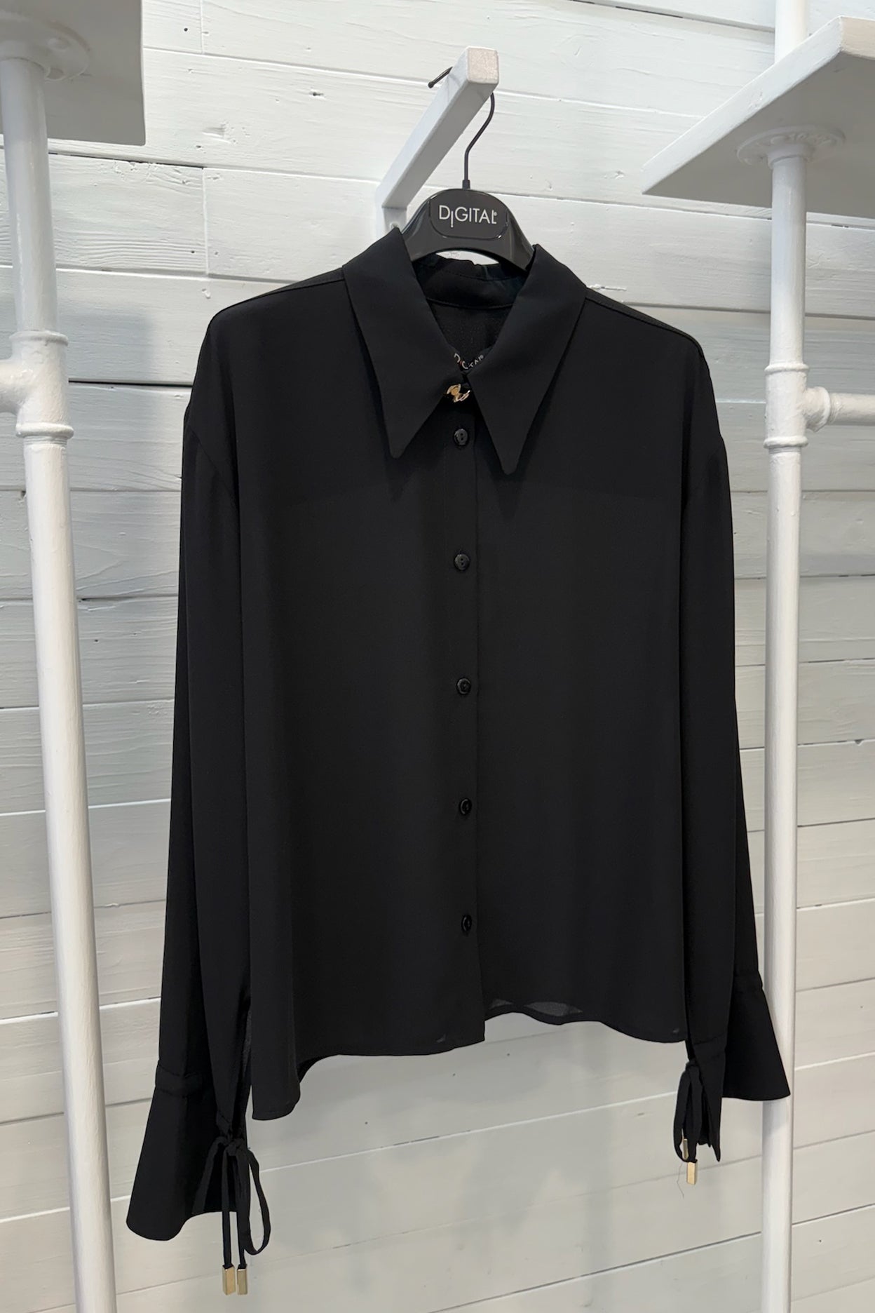 Camicia con bottone gioiello