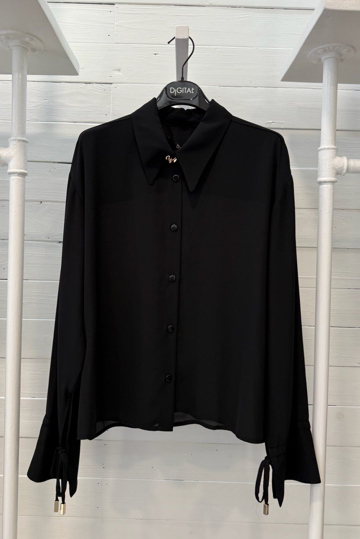 Camicia con bottone gioiello