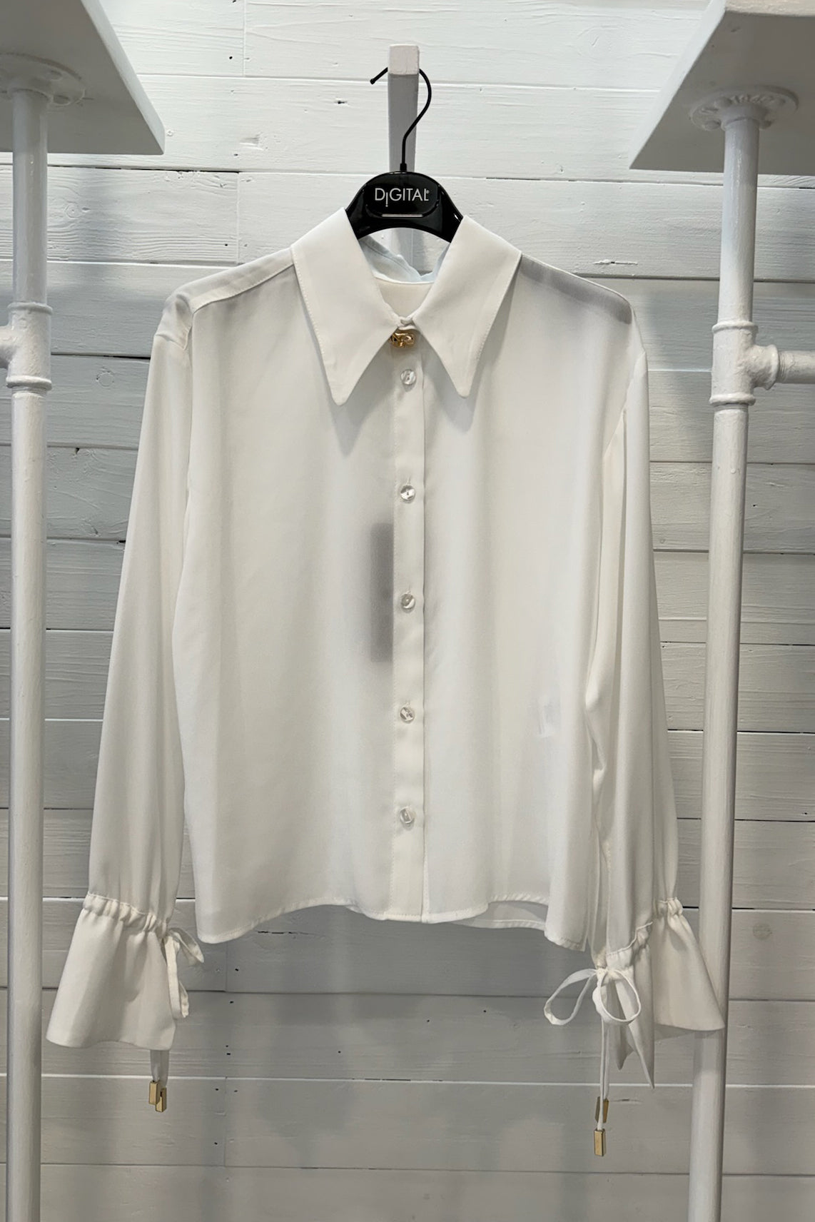 Camicia con bottone gioiello