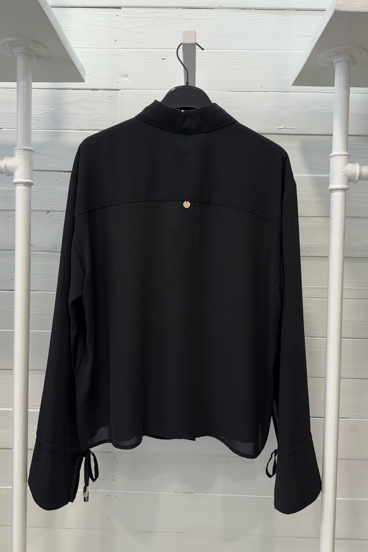 Camicia con bottone gioiello