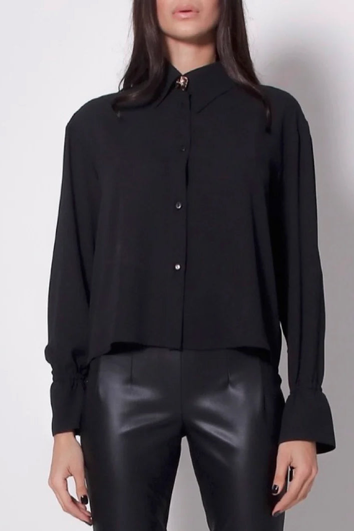 Camicia con bottone gioiello